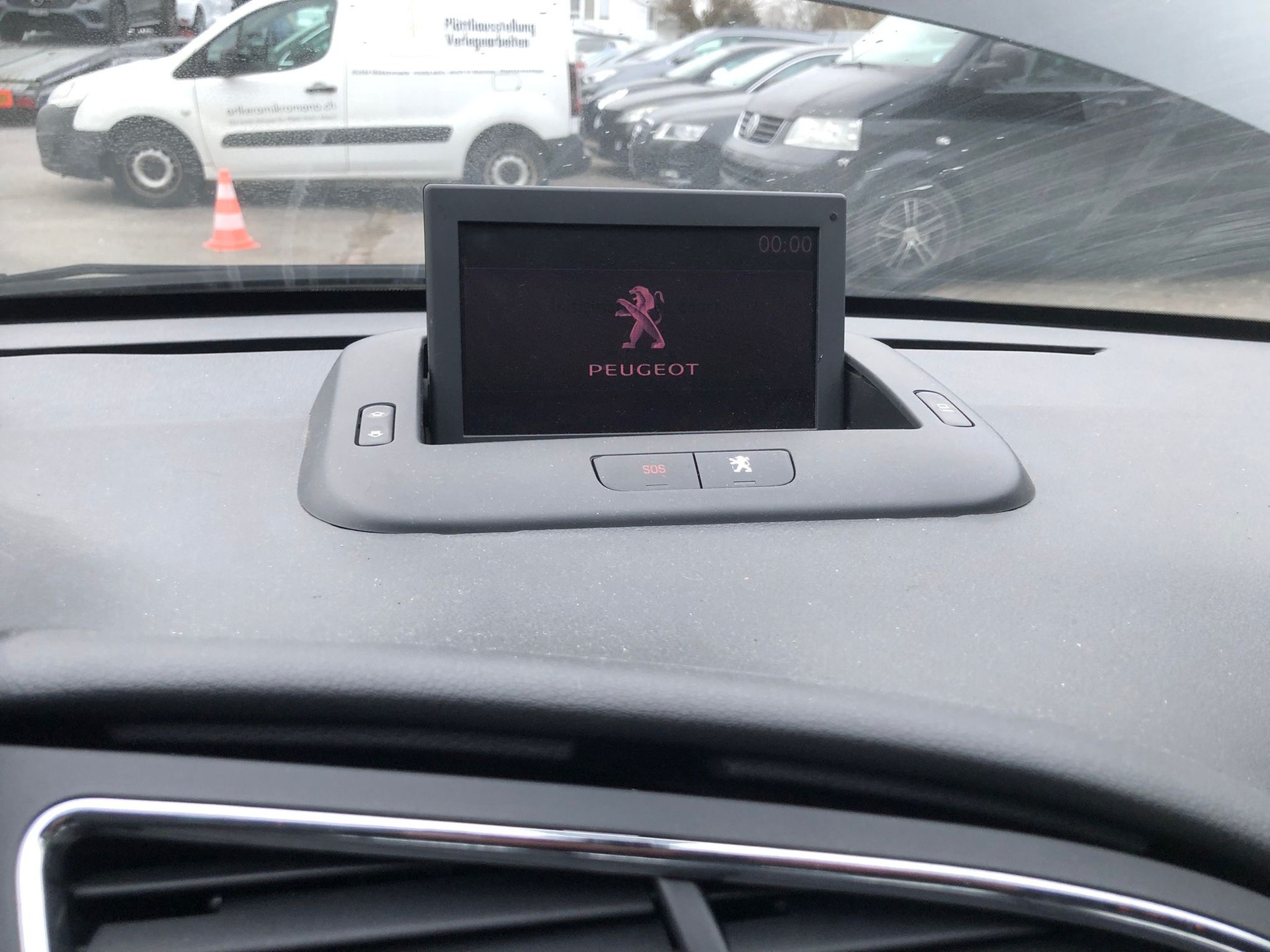 PEUGEOT 3008 1.6 16V T Allure Tiptronic-image-14