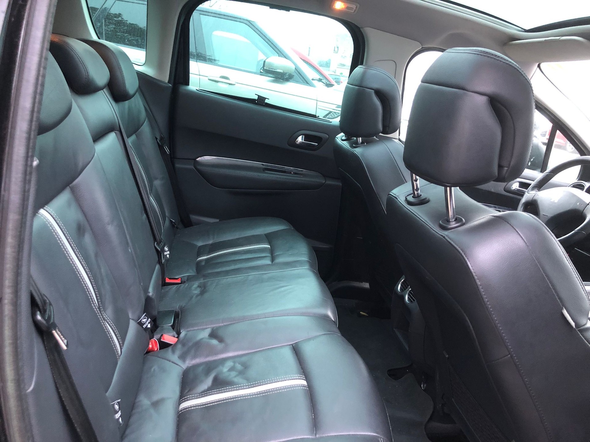 PEUGEOT 3008 1.6 16V T Allure Tiptronic-image-13