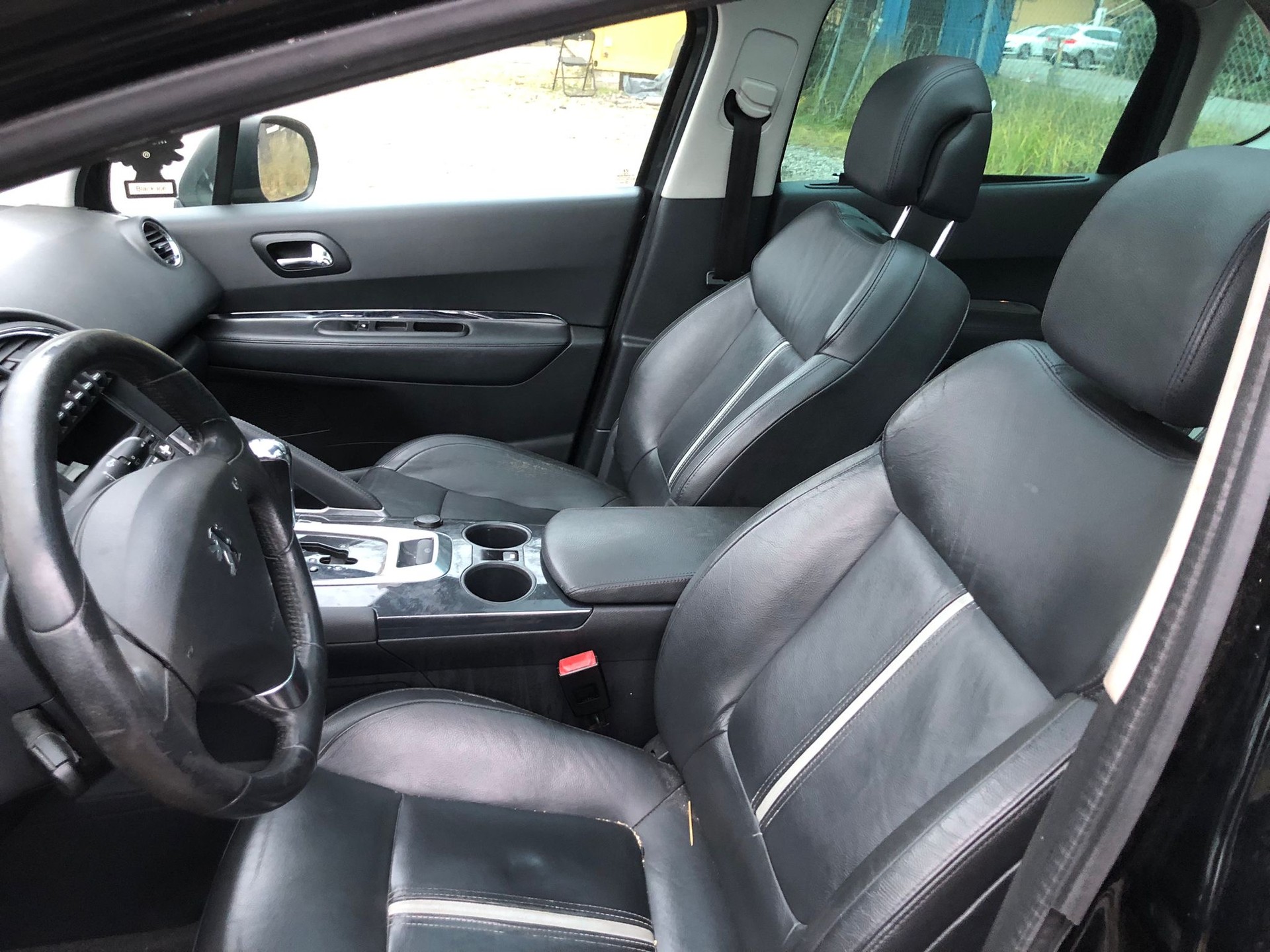 PEUGEOT 3008 1.6 16V T Allure Tiptronic-image-11