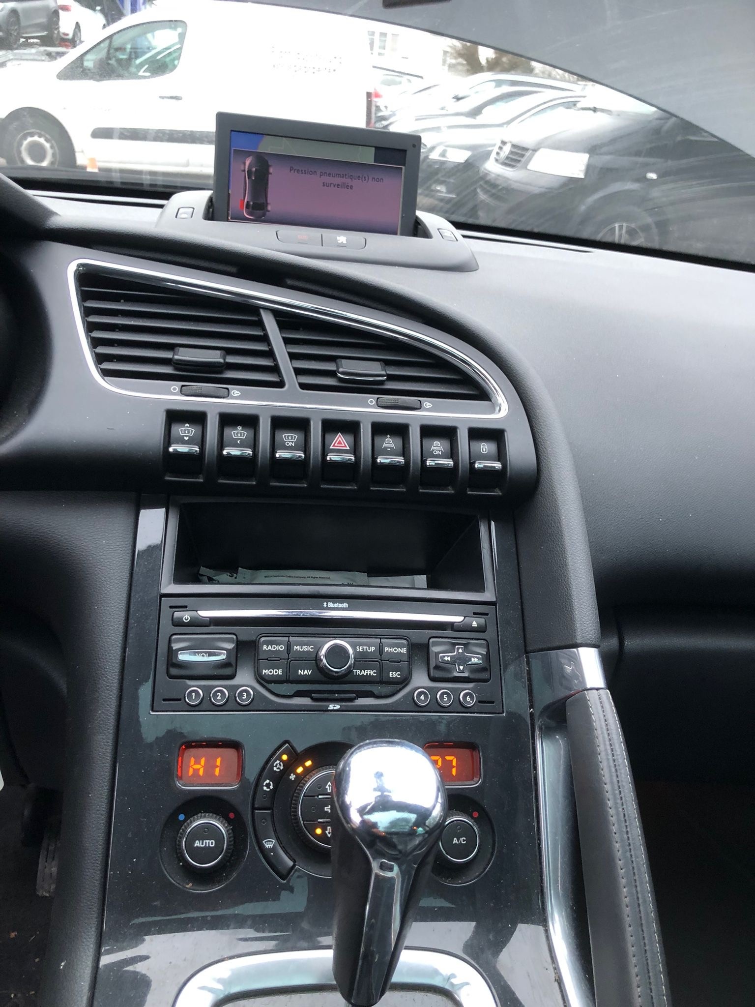 PEUGEOT 3008 1.6 16V T Allure Tiptronic-image-5