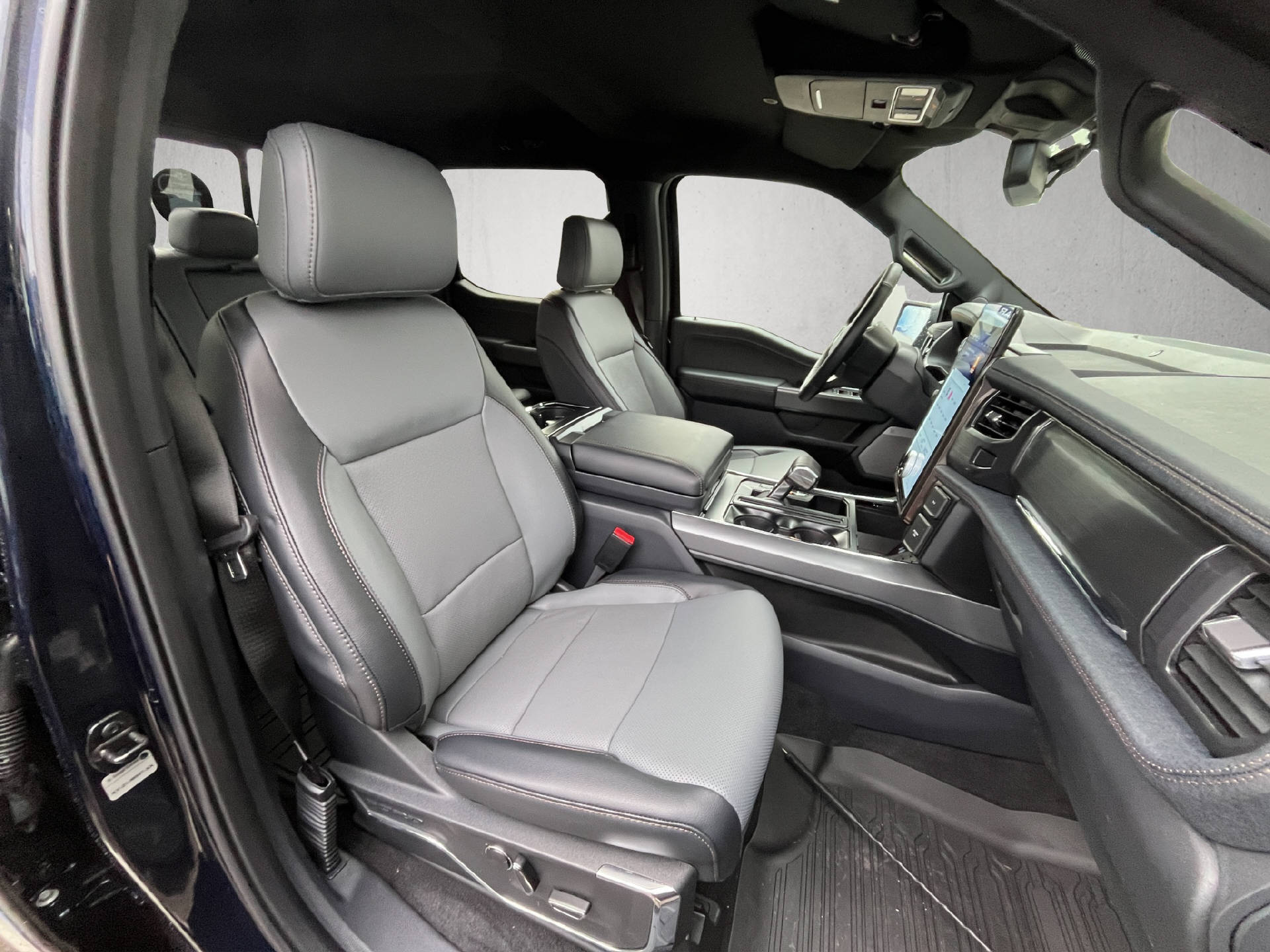 FORD F-150 Lightning DKab.Pick-up 98 kWh Lariat Launch Edition-image-18