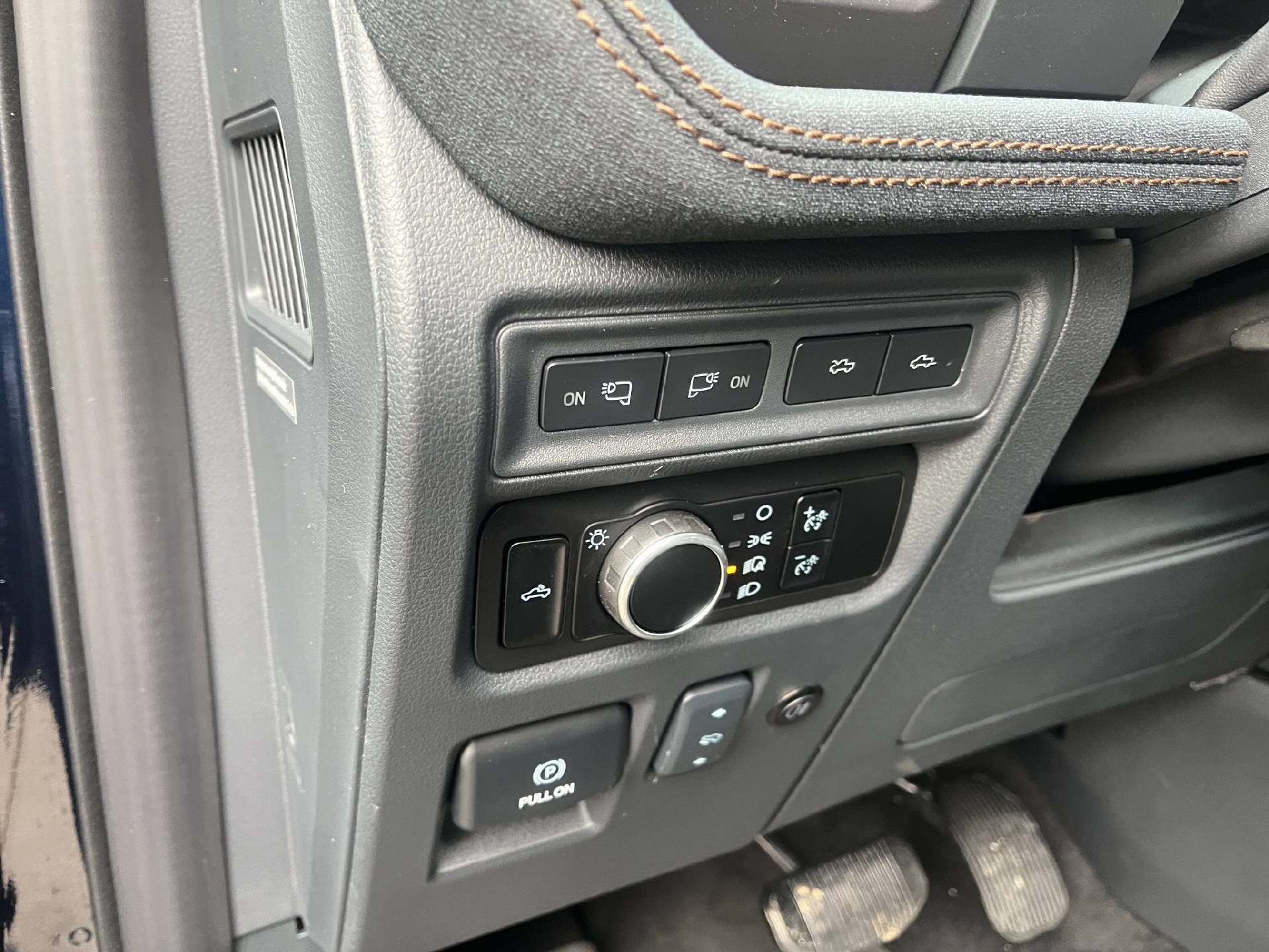 FORD F-150 Lightning DKab.Pick-up 98 kWh Lariat Launch Edition-image-28