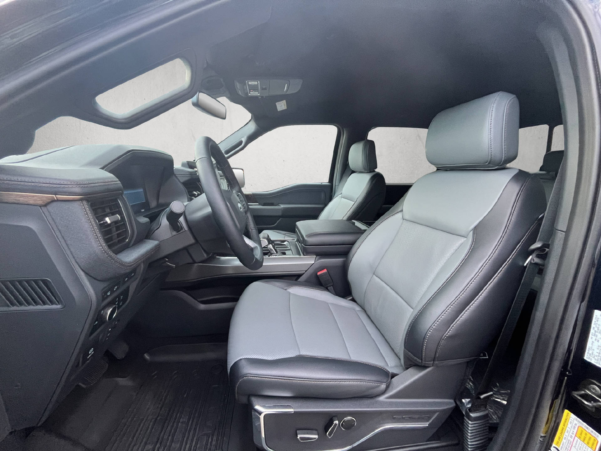 FORD F-150 Lightning DKab.Pick-up 98 kWh Lariat Launch Edition-image-9