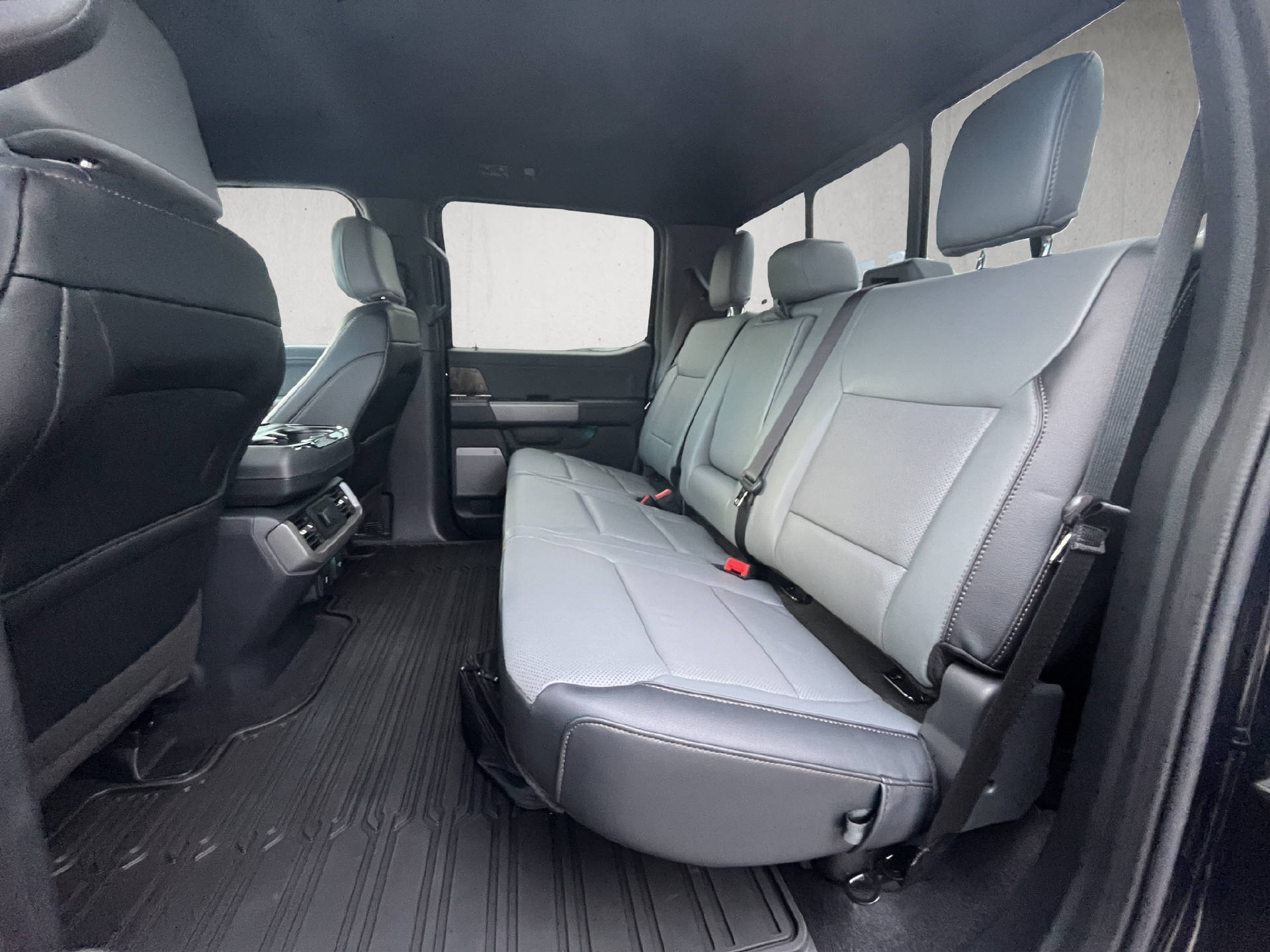 FORD F-150 Lightning DKab.Pick-up 98 kWh Lariat Launch Edition-image-13
