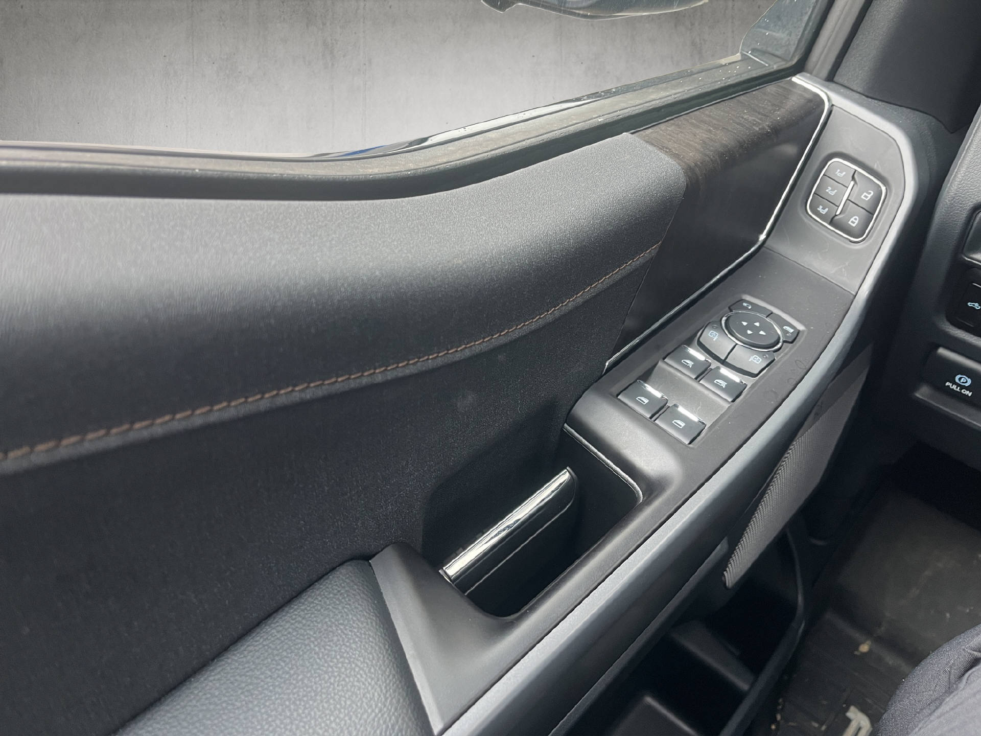 FORD F-150 Lightning DKab.Pick-up 98 kWh Lariat Launch Edition-image-12