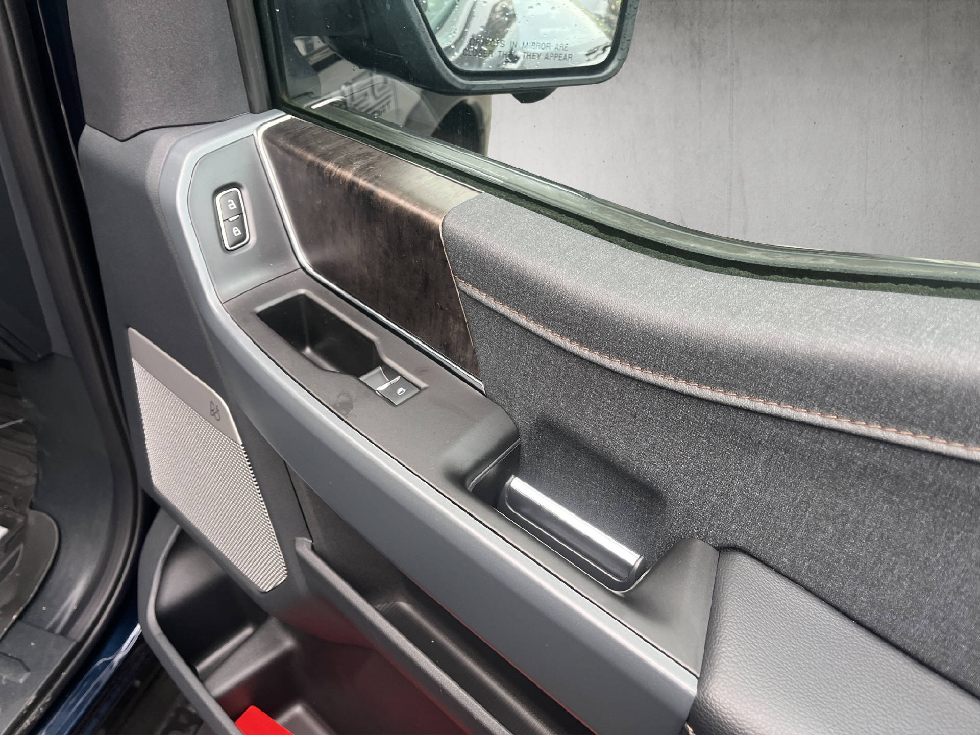 FORD F-150 Lightning DKab.Pick-up 98 kWh Lariat Launch Edition-image-17