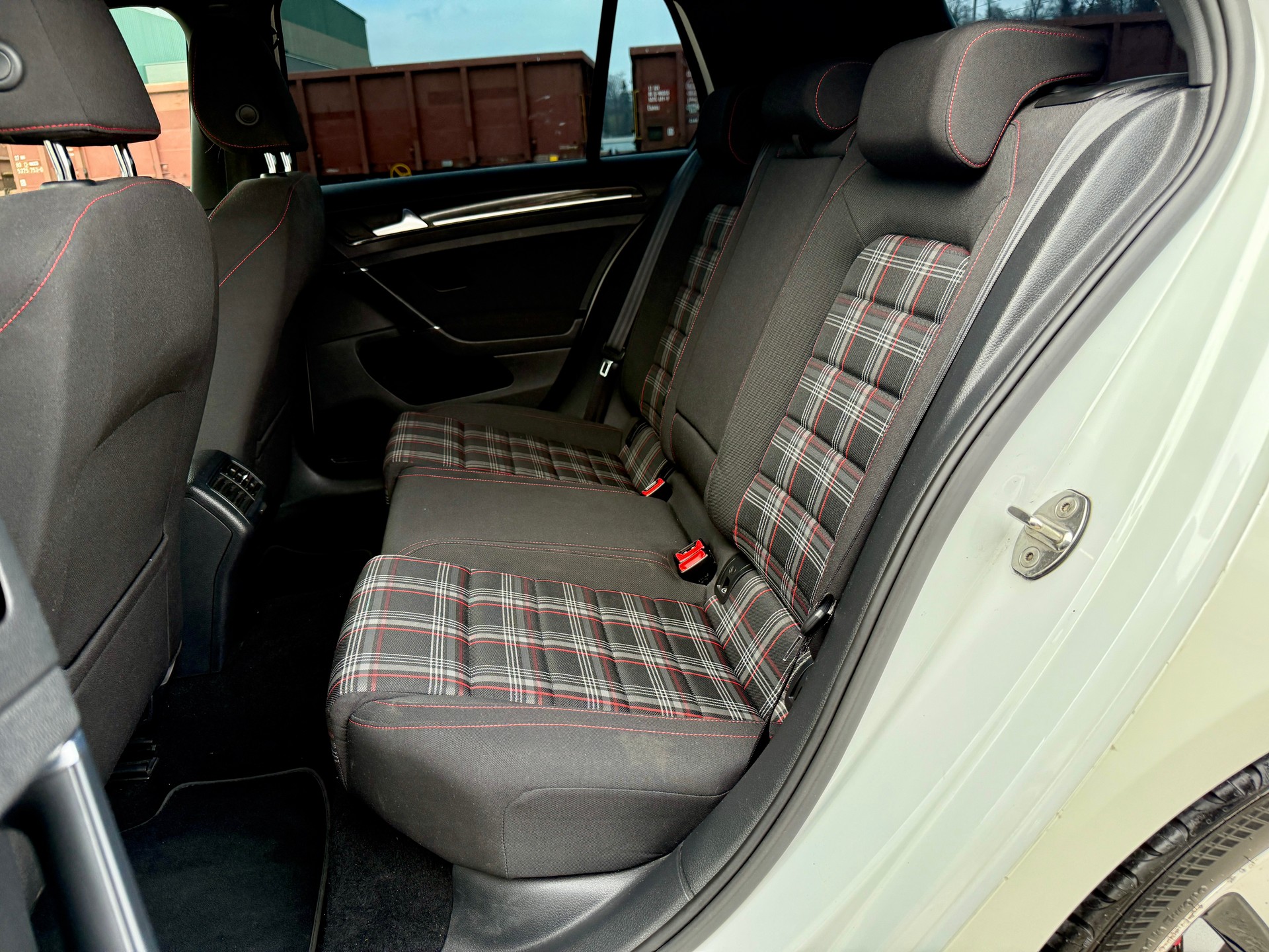 VW Golf 2.0 TSI GTI-image-7
