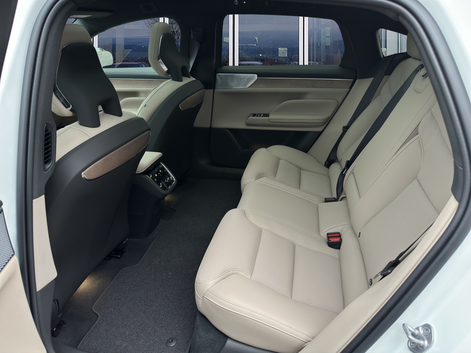 VOLVO ES90 Ultra-image-8