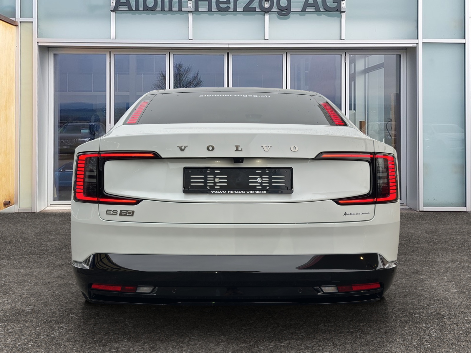 VOLVO ES90 Ultra-showroom-element-3
