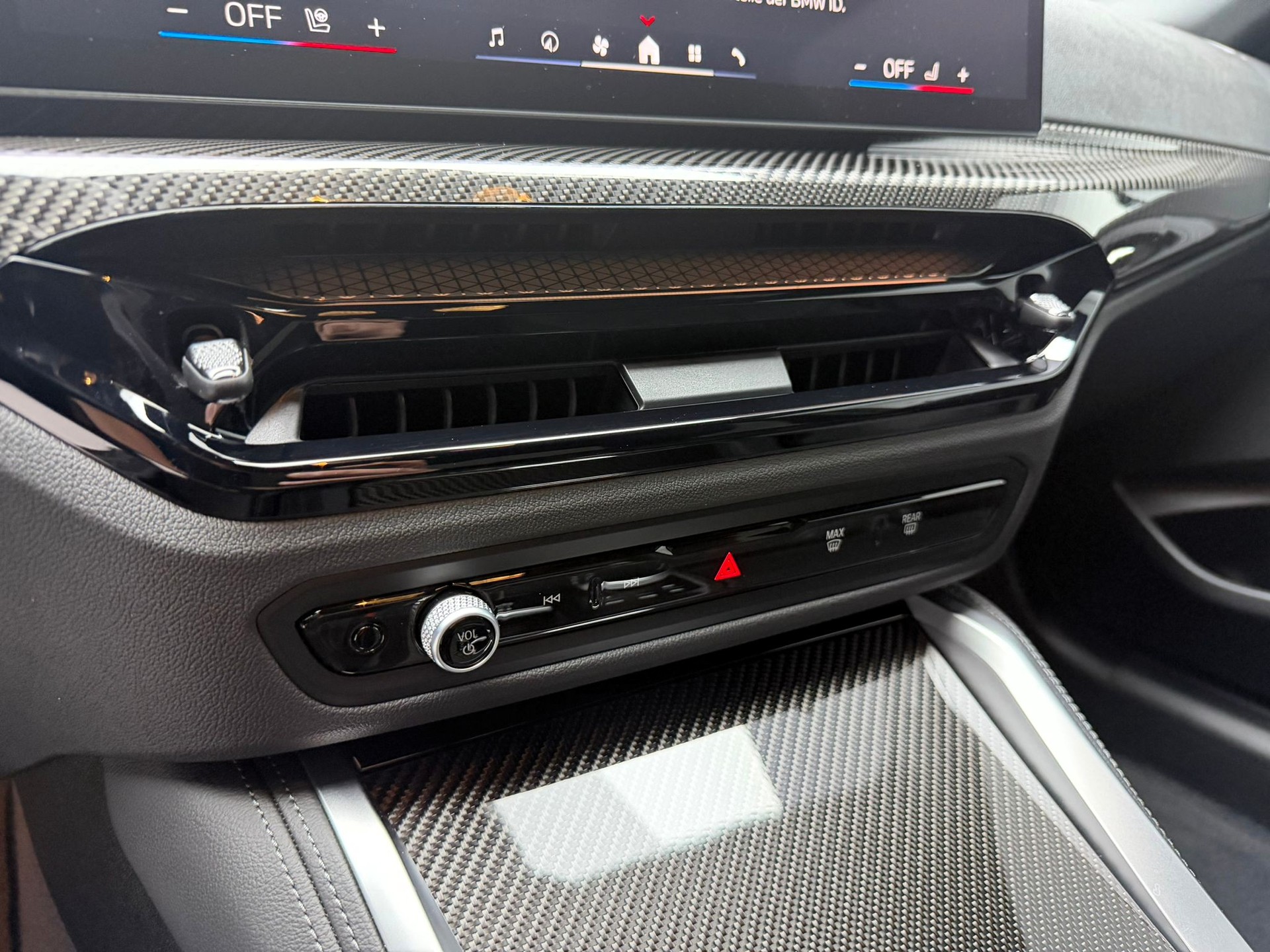 BMW M240i xDrive M Sport Pro Steptronic-image-24