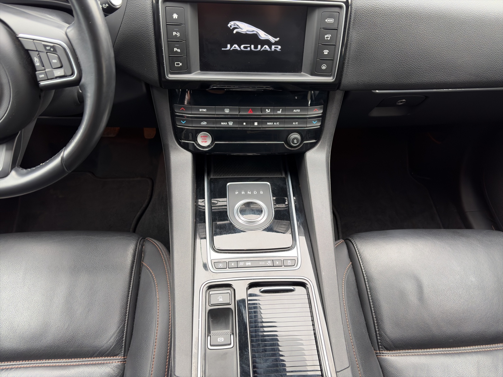 JAGUAR F-Pace 3.0 V6 D Prestige AWD 22 Zoll-image-10