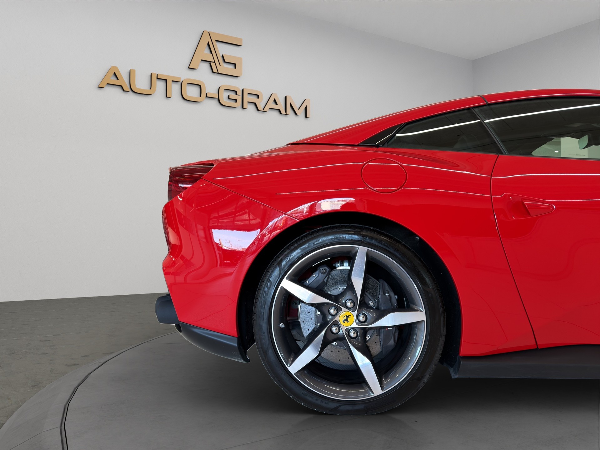 FERRARI Portofino M-image-9