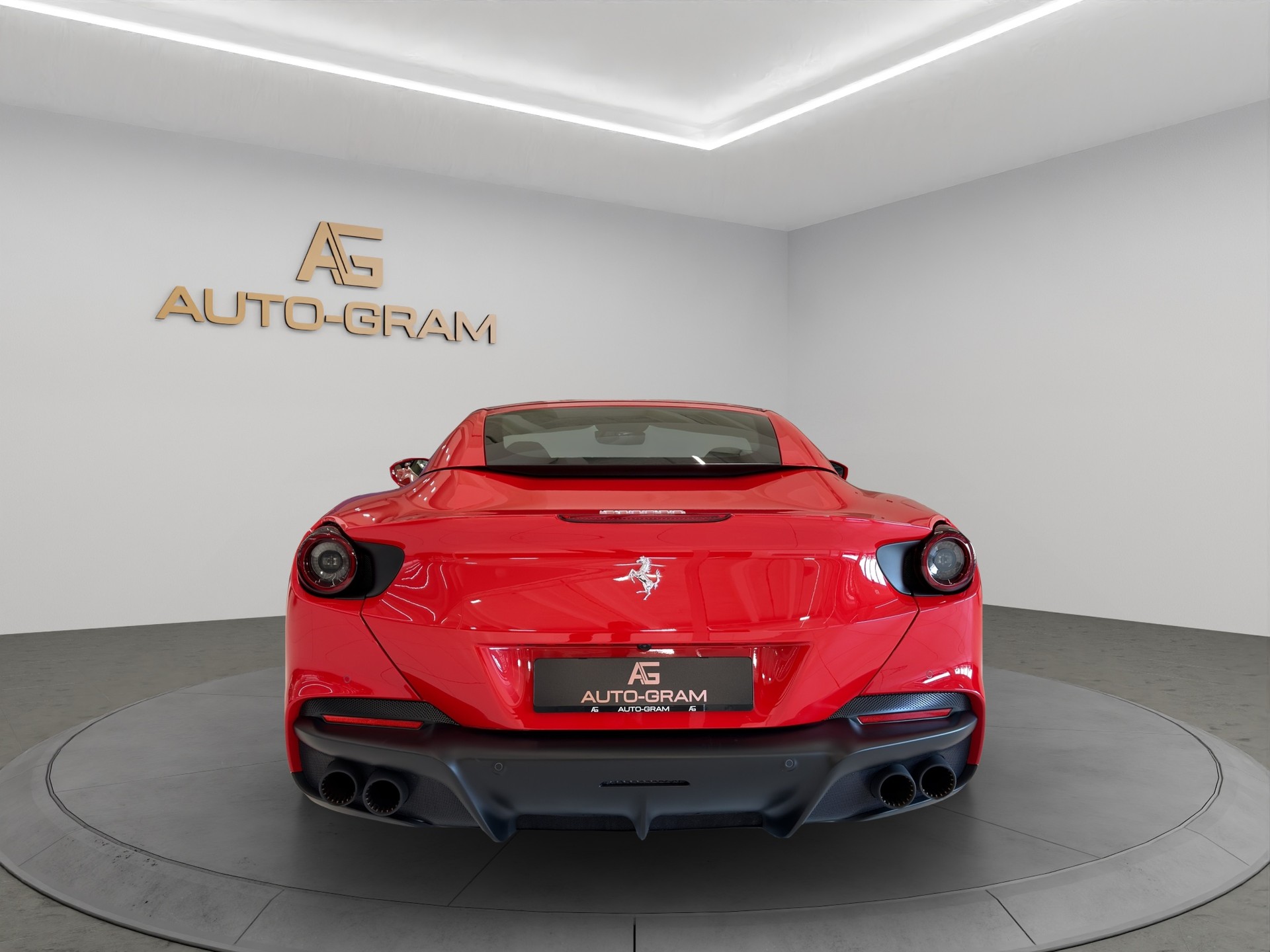 FERRARI Portofino M-showroom-element-3
