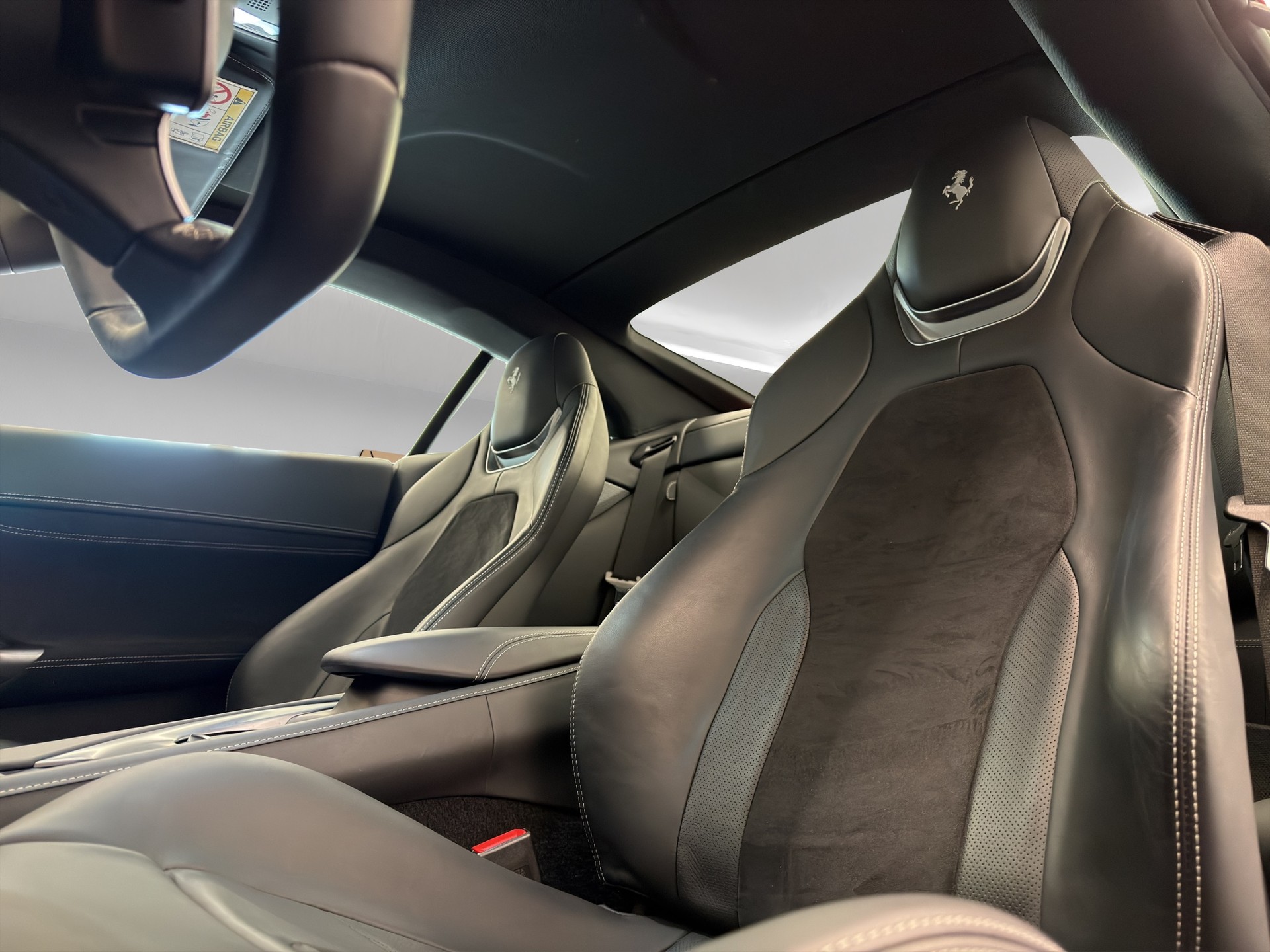 FERRARI Portofino M-image-12