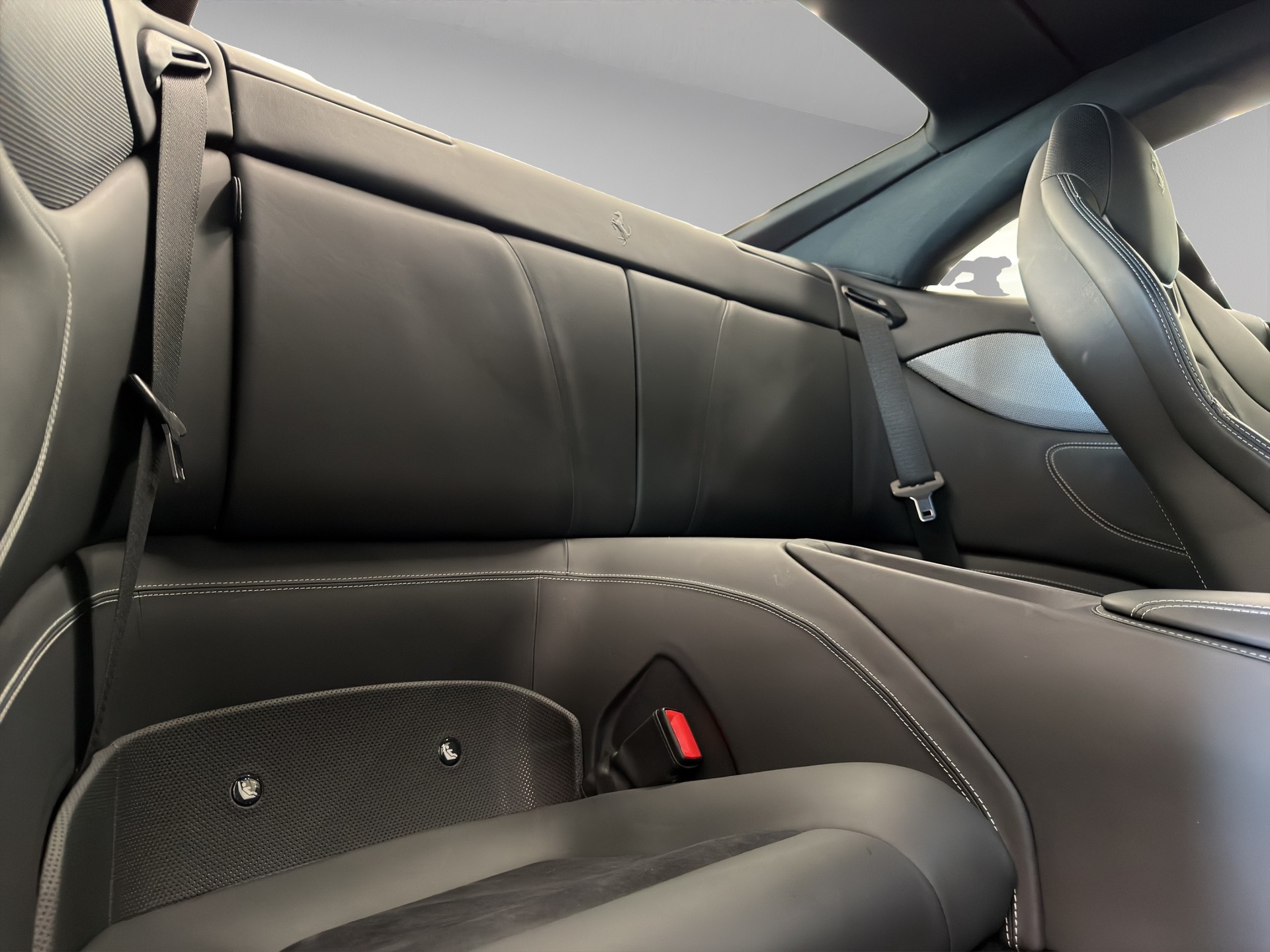 FERRARI Portofino M-image-14
