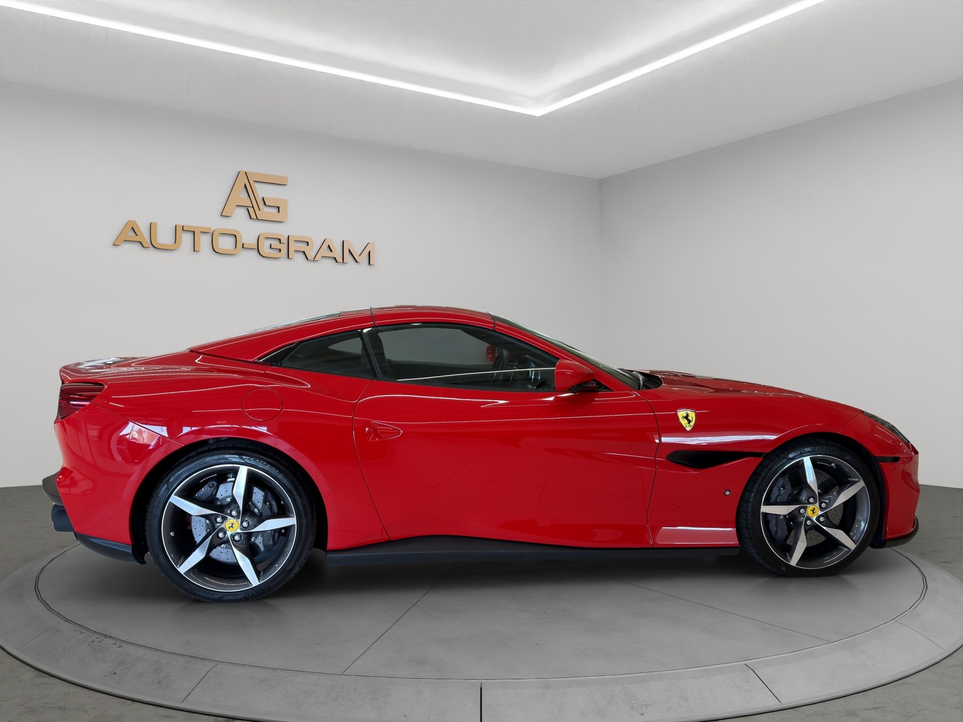 FERRARI Portofino M-image-5