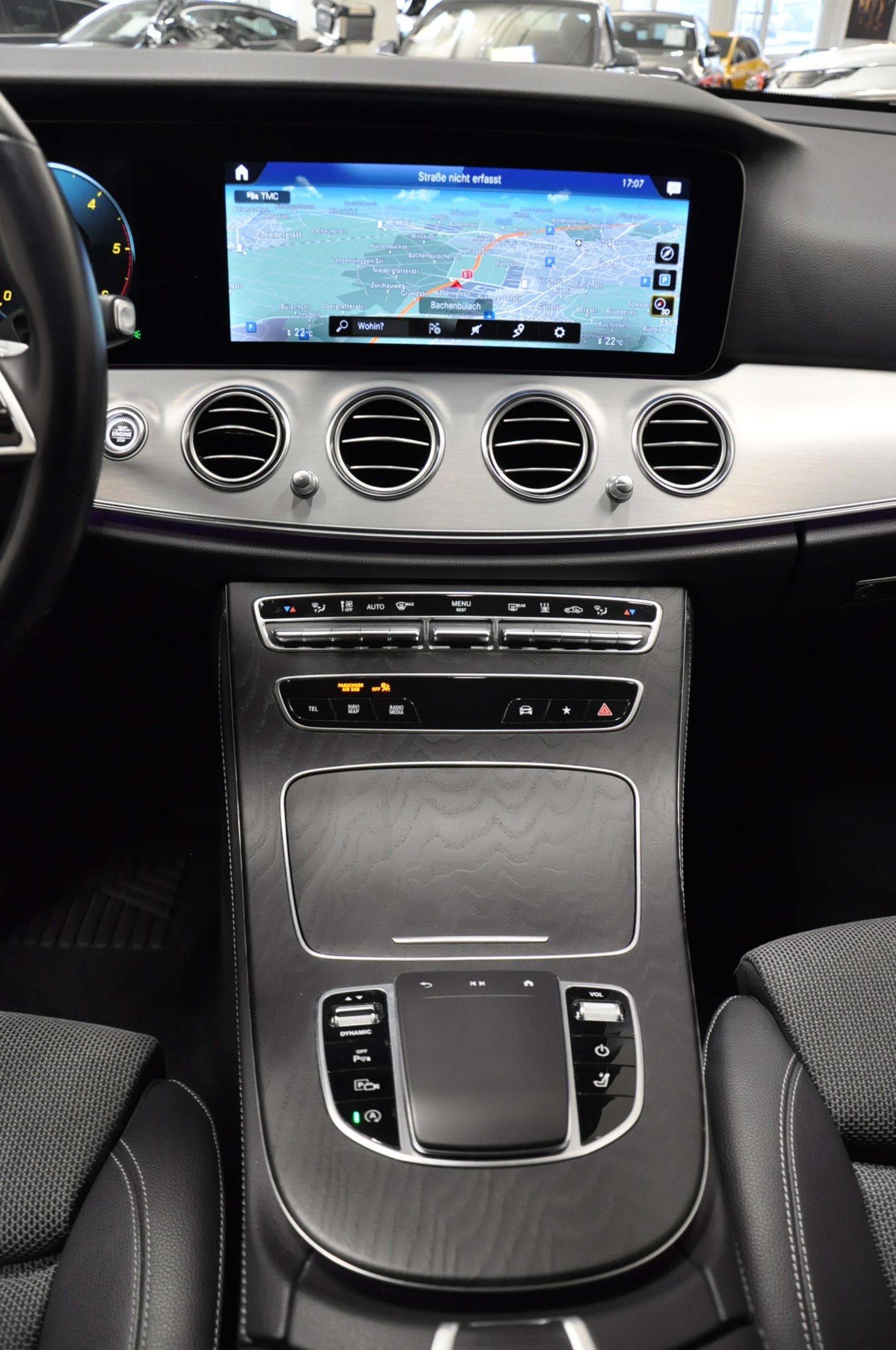 MERCEDES-BENZ E 220 d T 4Matic Avantgarde 9G-Tronic-image-18