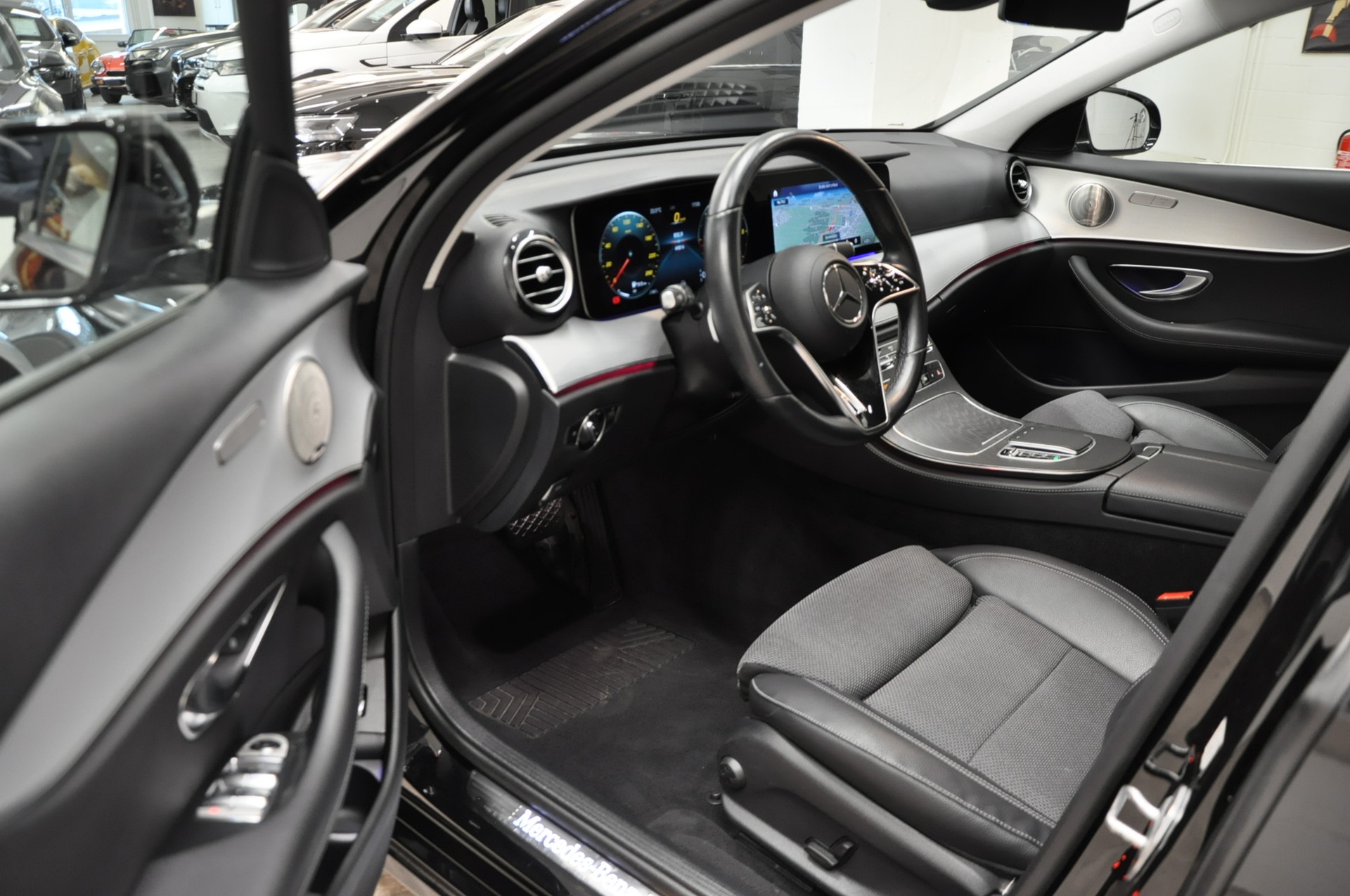 MERCEDES-BENZ E 220 d T 4Matic Avantgarde 9G-Tronic-image-10