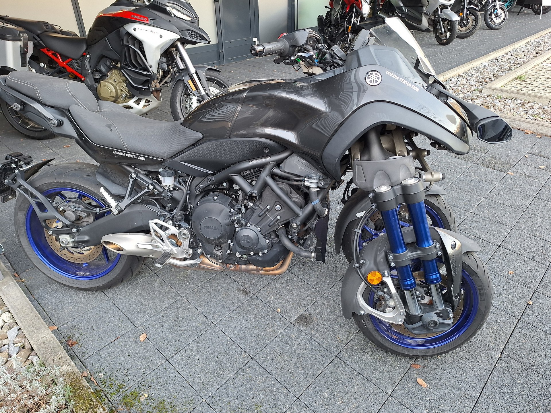 YAMAHA Niken-image-2