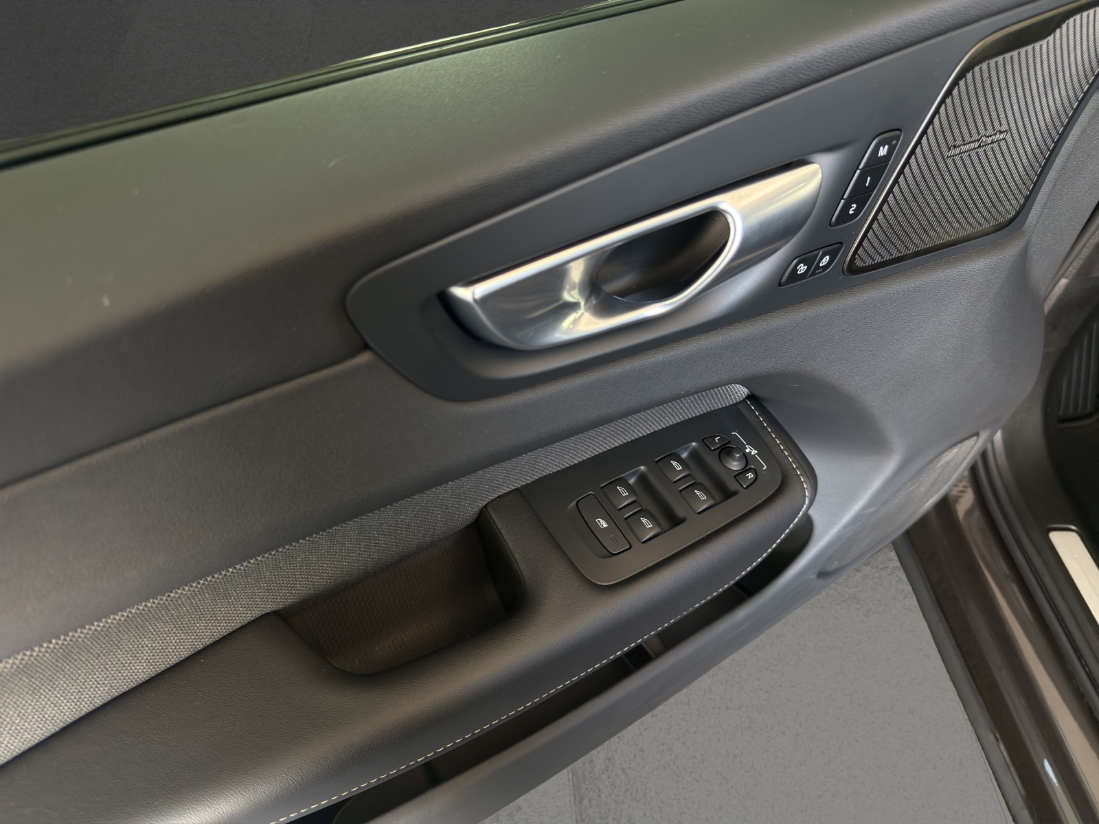 VOLVO XC60 T8 eAWD PluginHybrid Xcentric Geartronic-image-8