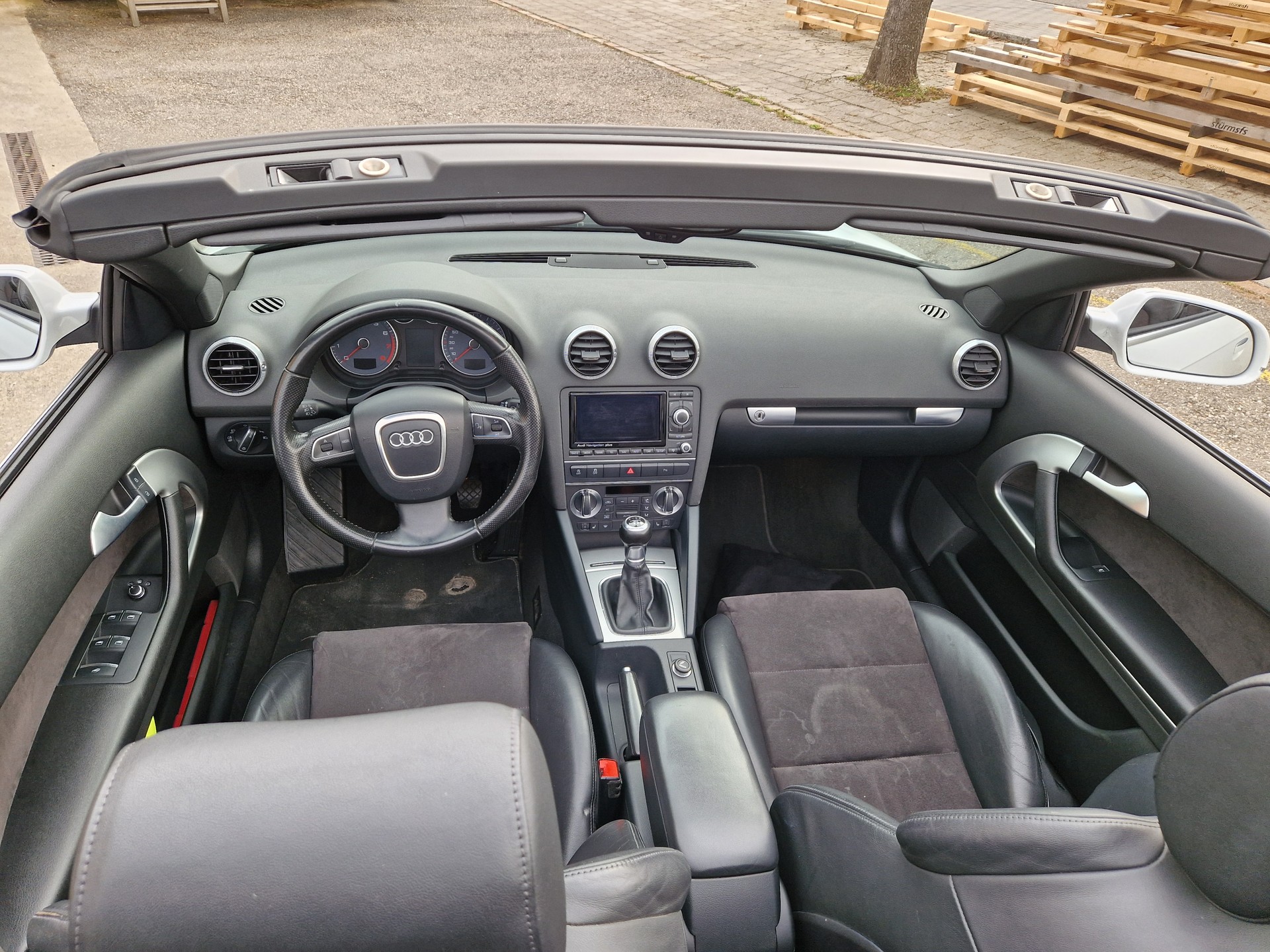 AUDI A3 Cabriolet 1.4 TFSI Attraction-image-9