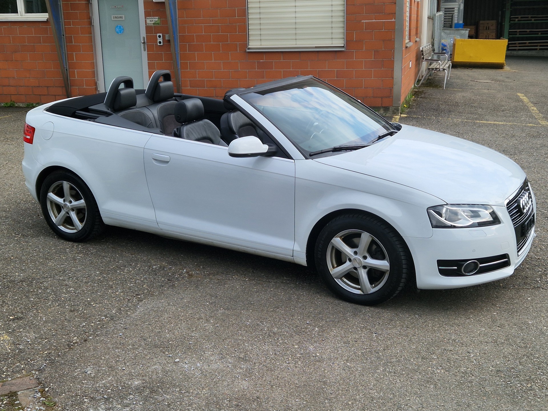 AUDI A3 Cabriolet 1.4 TFSI Attraction-image-3