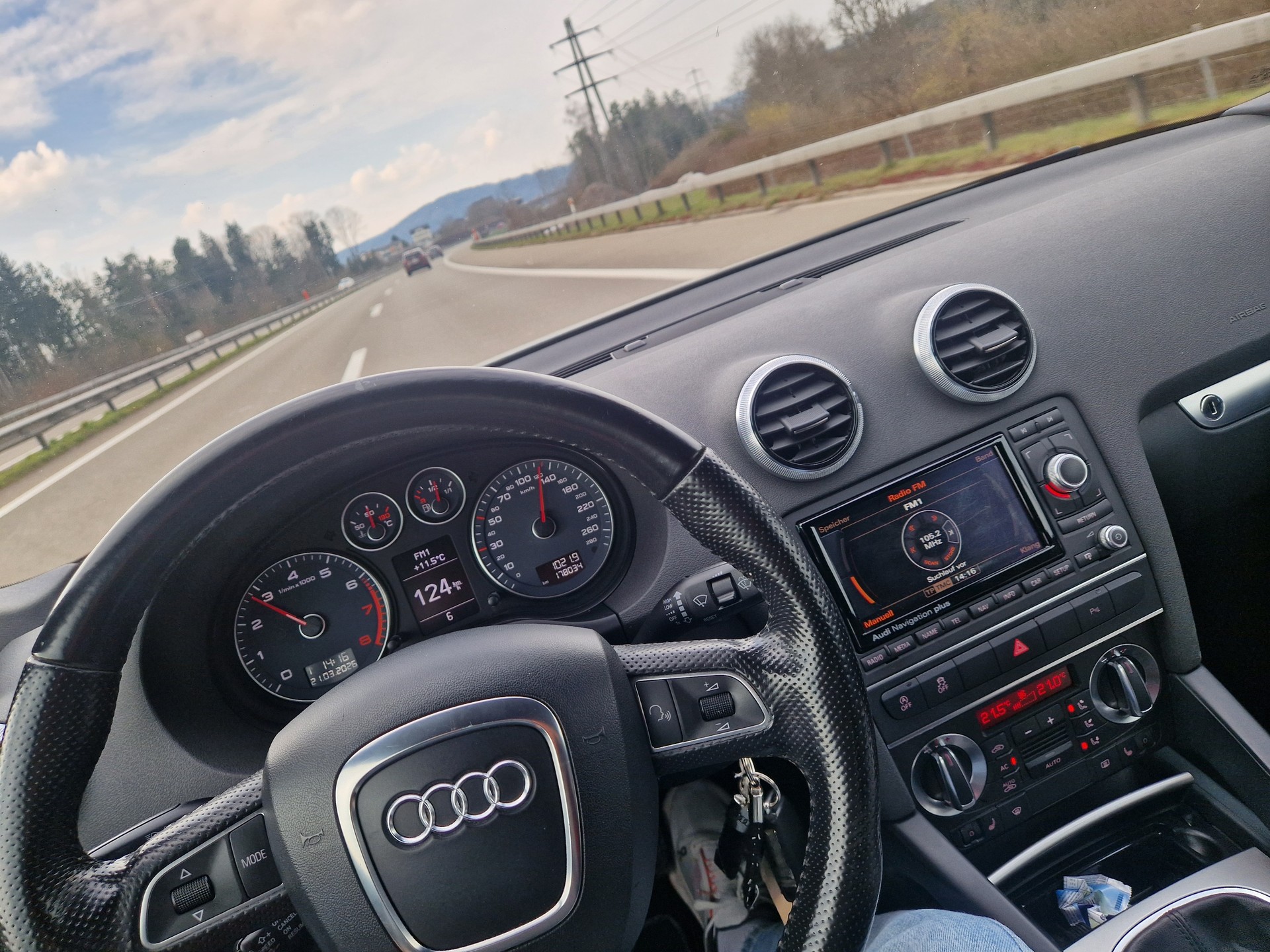 AUDI A3 Cabriolet 1.4 TFSI Attraction-image-12