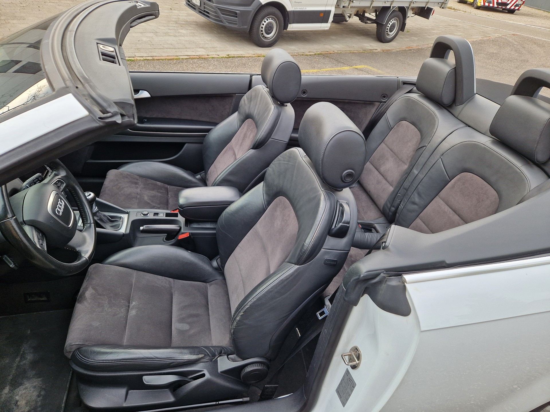 AUDI A3 Cabriolet 1.4 TFSI Attraction-image-10