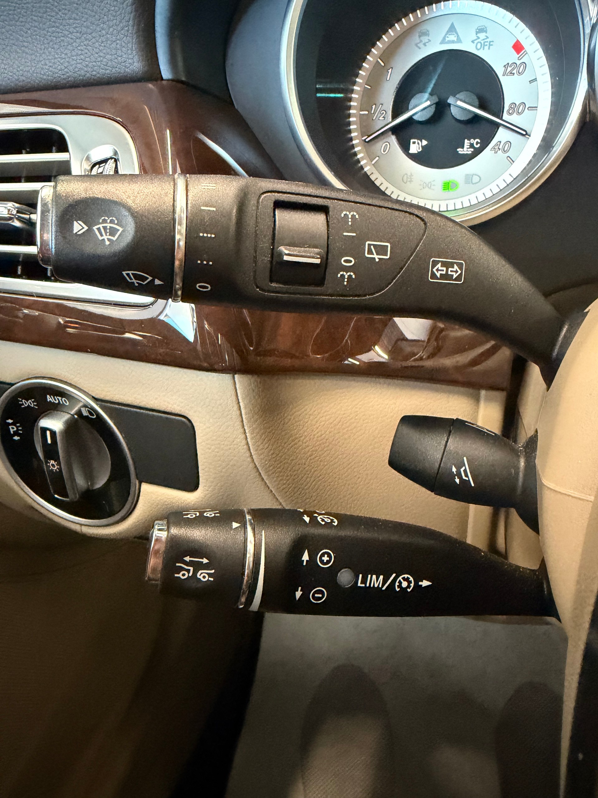 MERCEDES-BENZ CLS Shooting Brake 350 CDI 4Matic 7G-Tronic-image-19