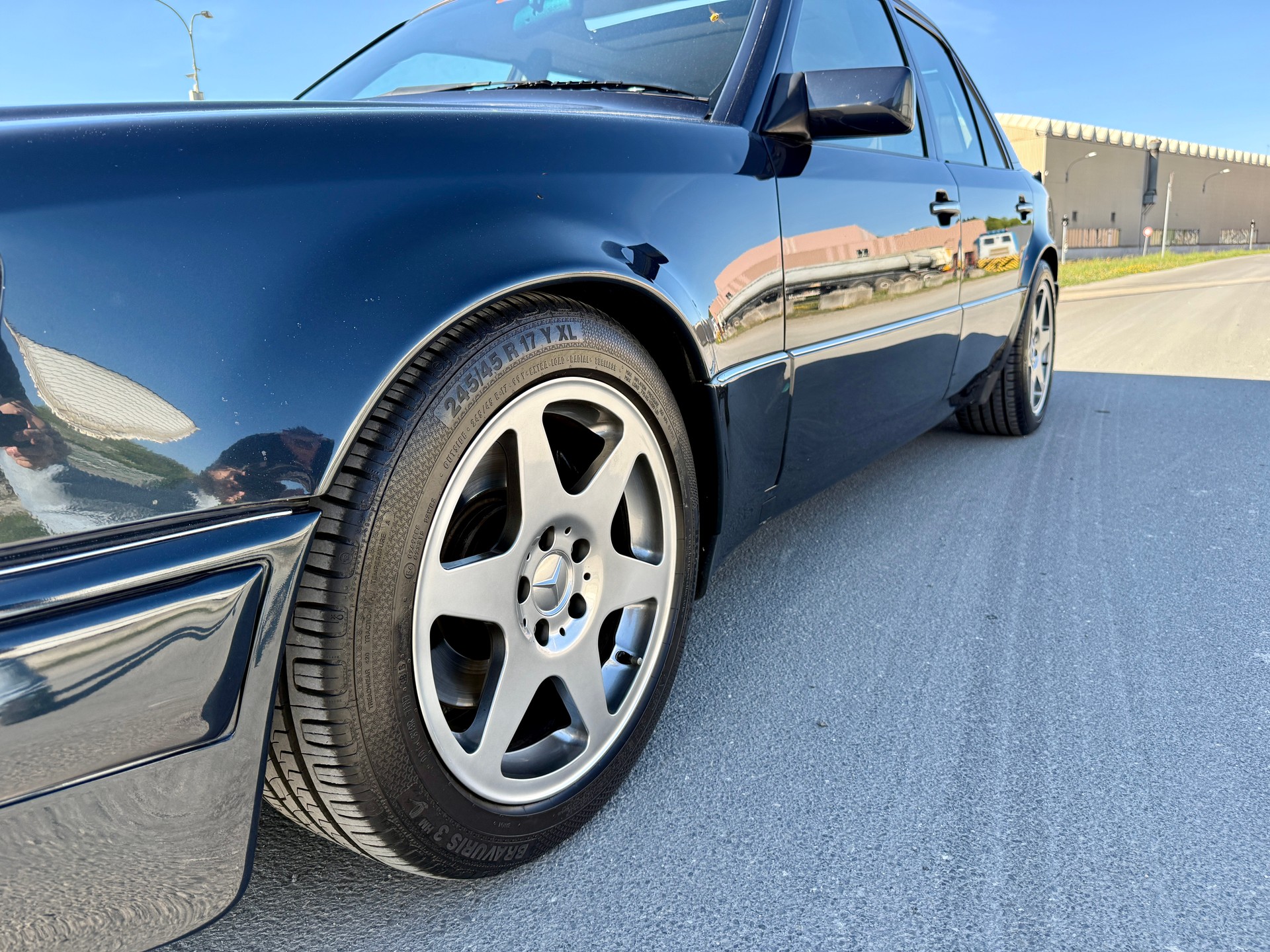 MERCEDES-BENZ E 500 Limited Automatic-image-3