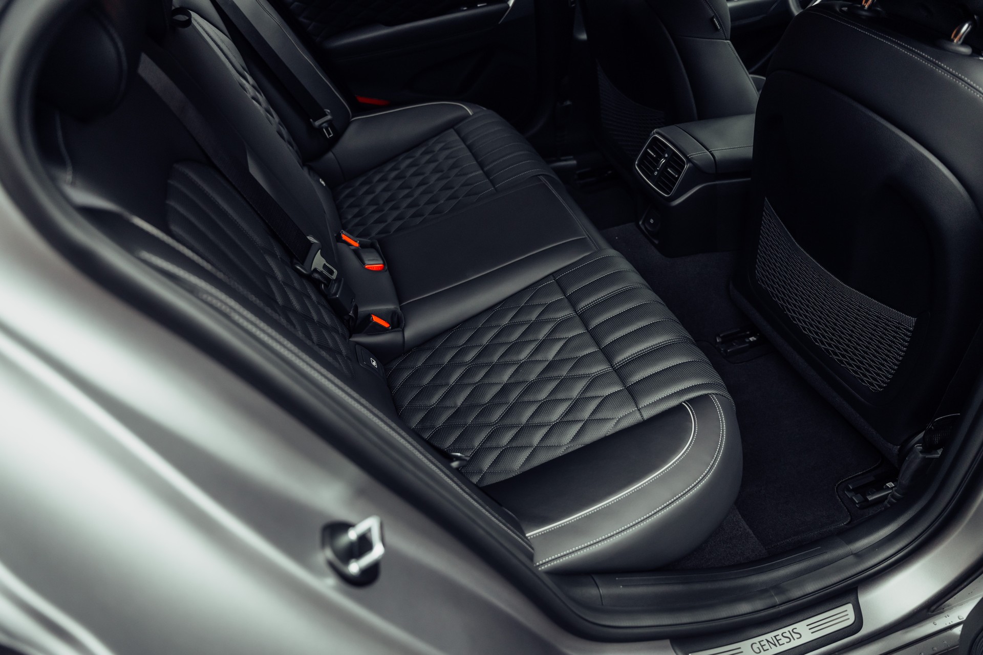 GENESIS G70 Shooting Brake 2.2 CRDI Sport AT8 AWD-image-12