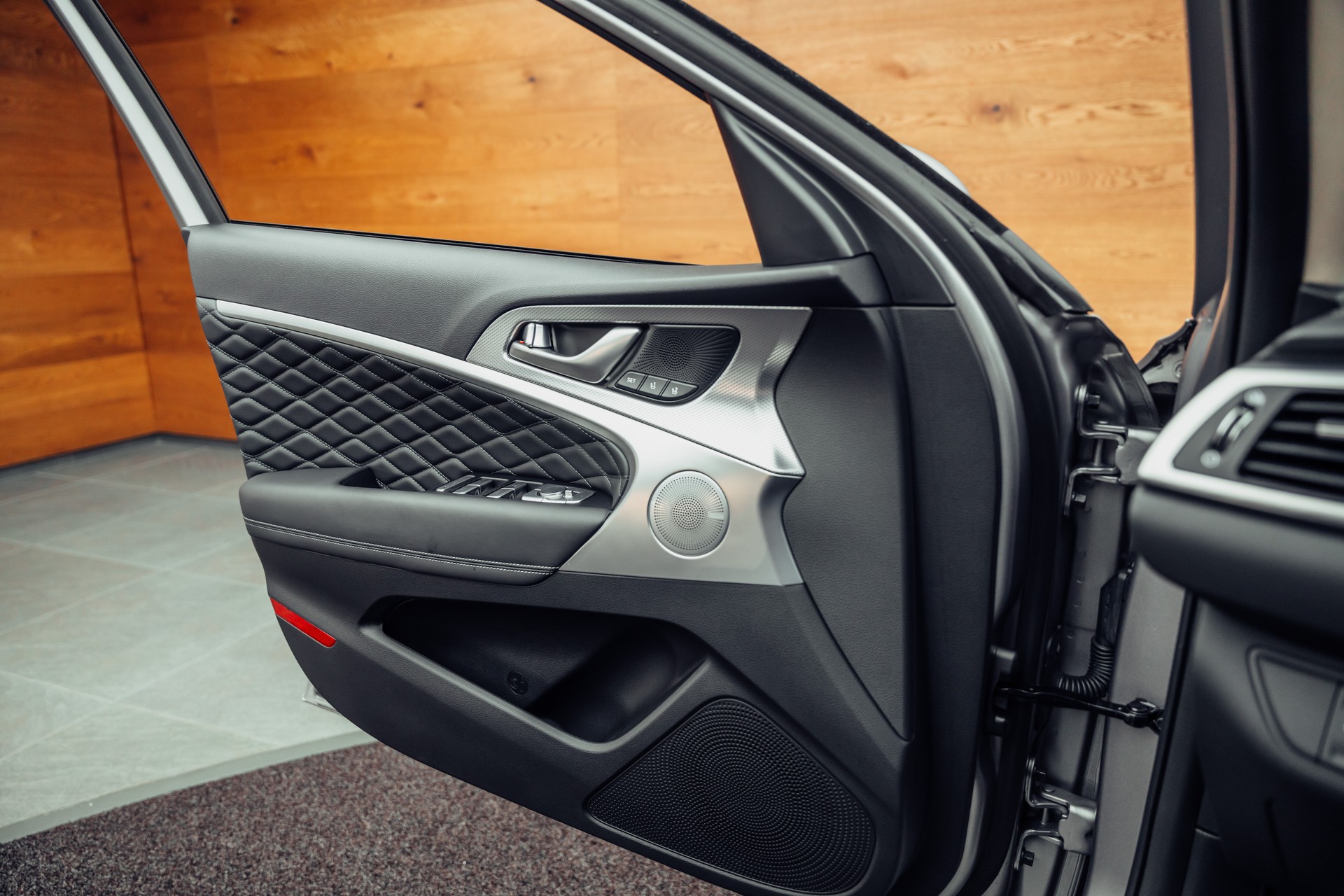 GENESIS G70 Shooting Brake 2.2 CRDI Sport AT8 AWD-image-17