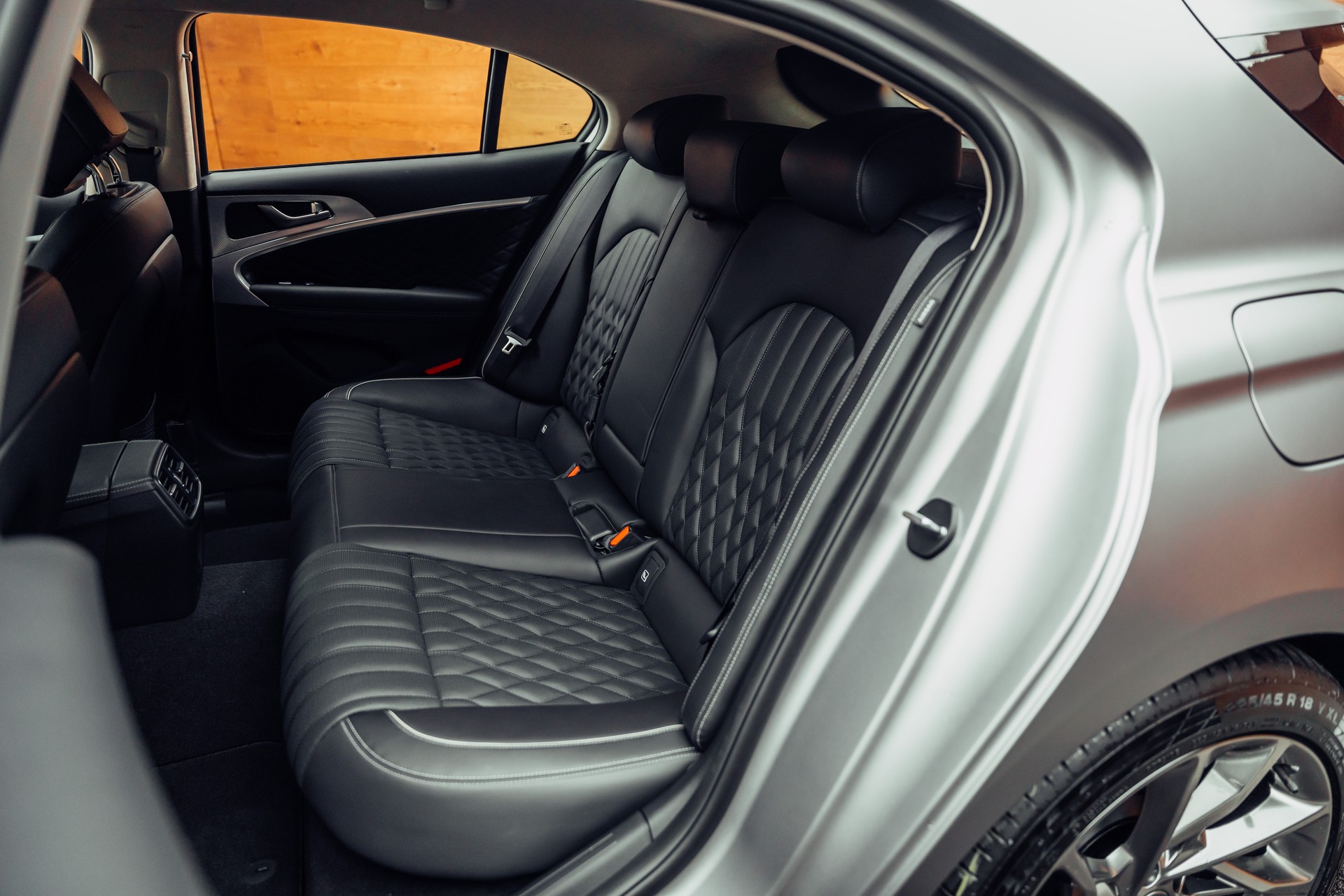 GENESIS G70 Shooting Brake 2.2 CRDI Sport AT8 AWD-image-7