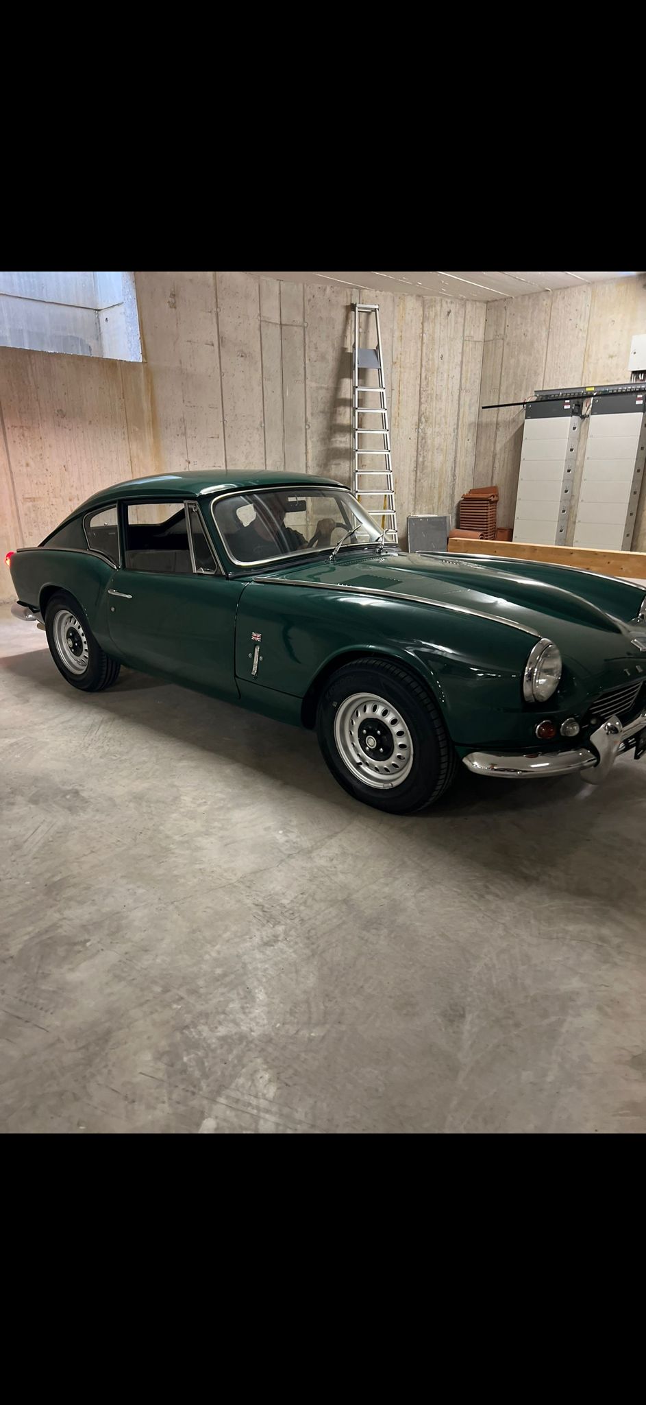 TRIUMPH GT6-image-1