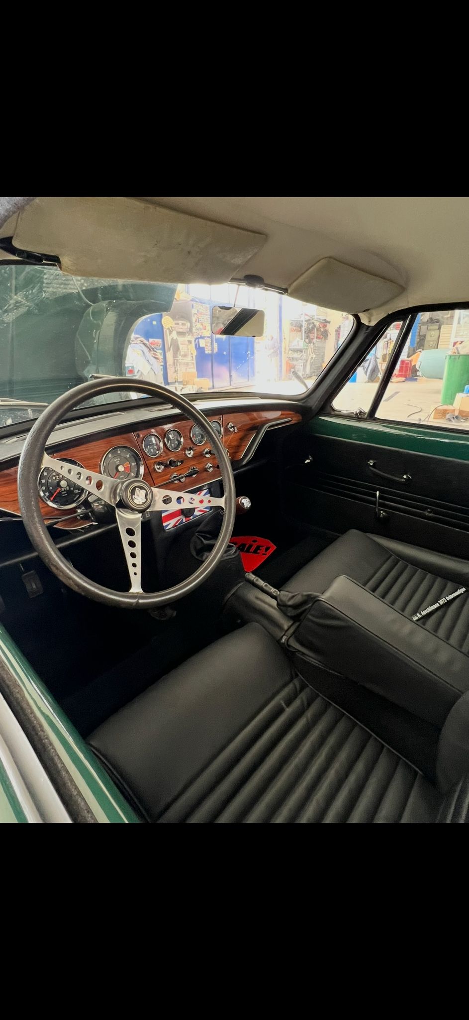 TRIUMPH GT6-image-2