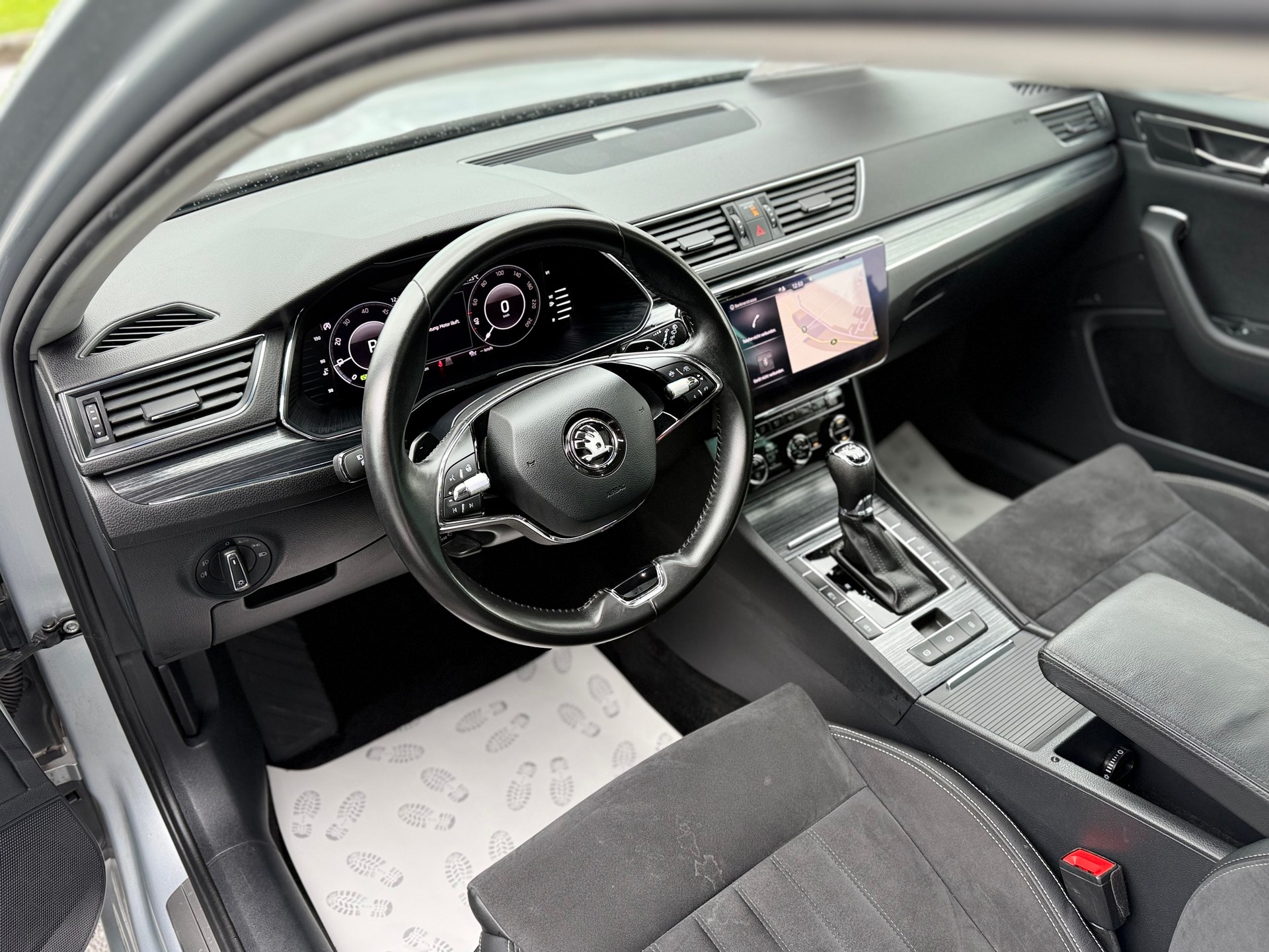 SKODA Superb Combi 2.0 TDi Style 4x4 DSG-image-11