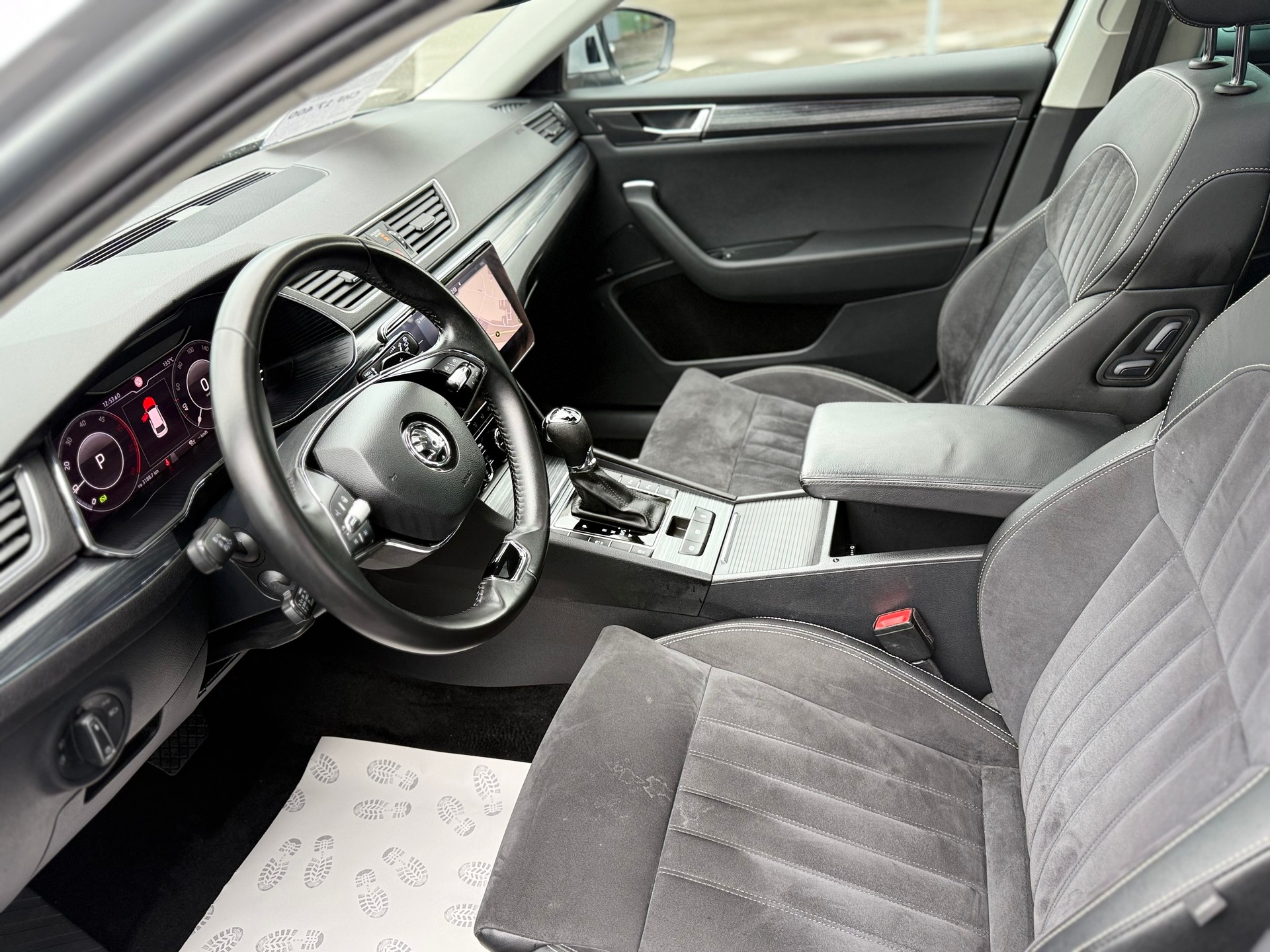 SKODA Superb Combi 2.0 TDi Style 4x4 DSG-image-9