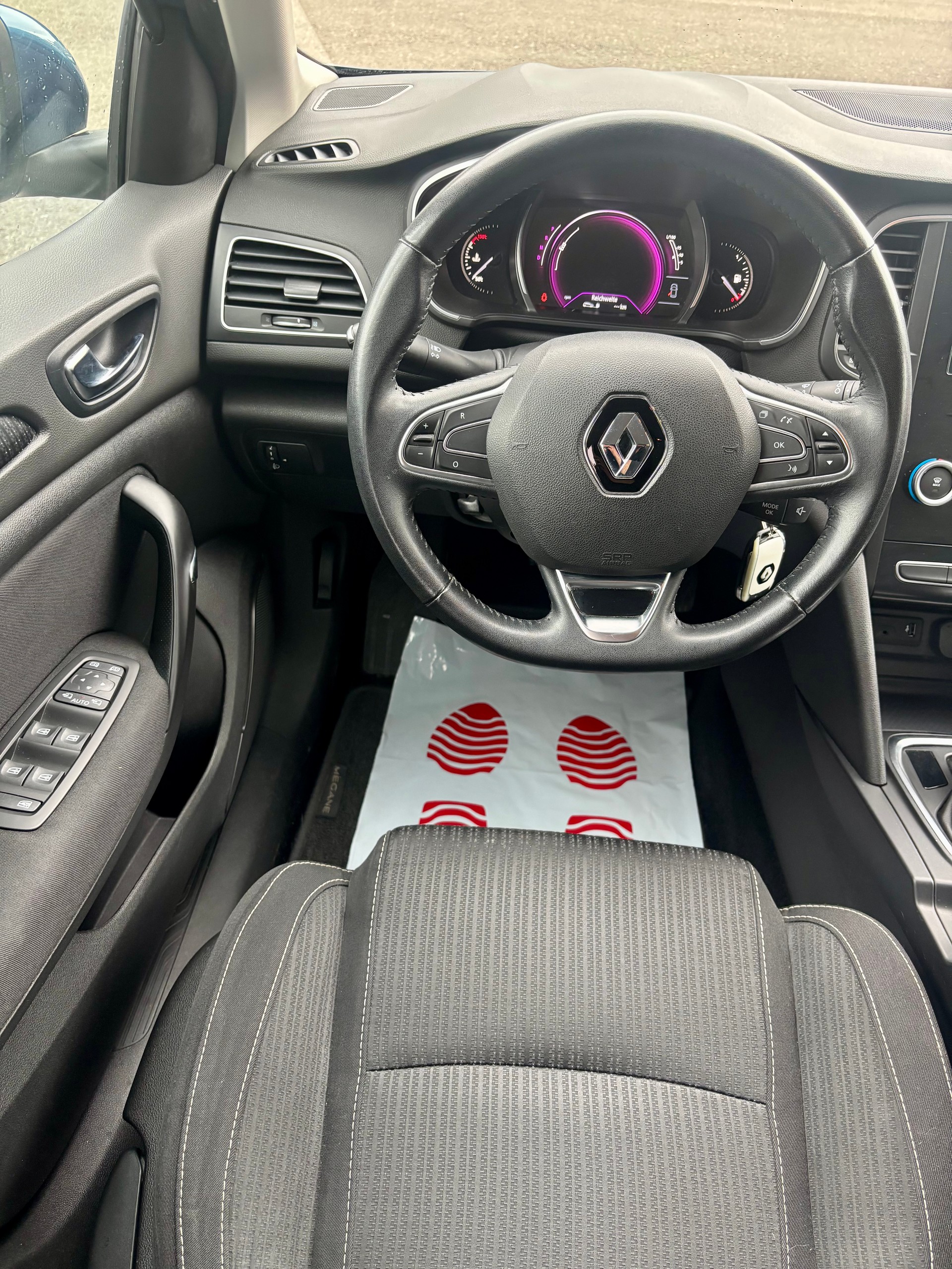 RENAULT Mégane 1.2 16V Turbo Zen EDC-image-7