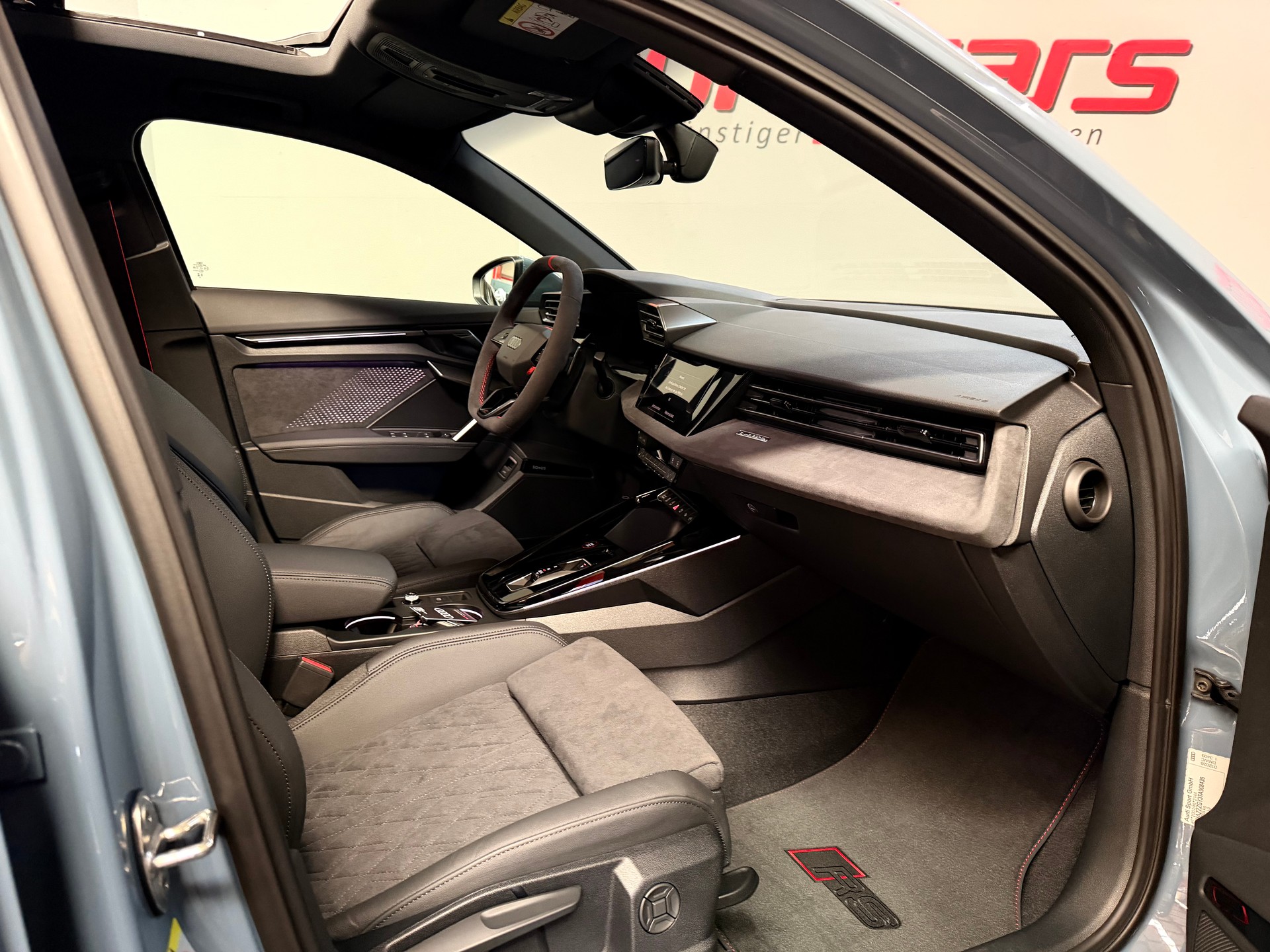 AUDI RS3 Limousine 2.5 TSI quattro S-tronic-image-17