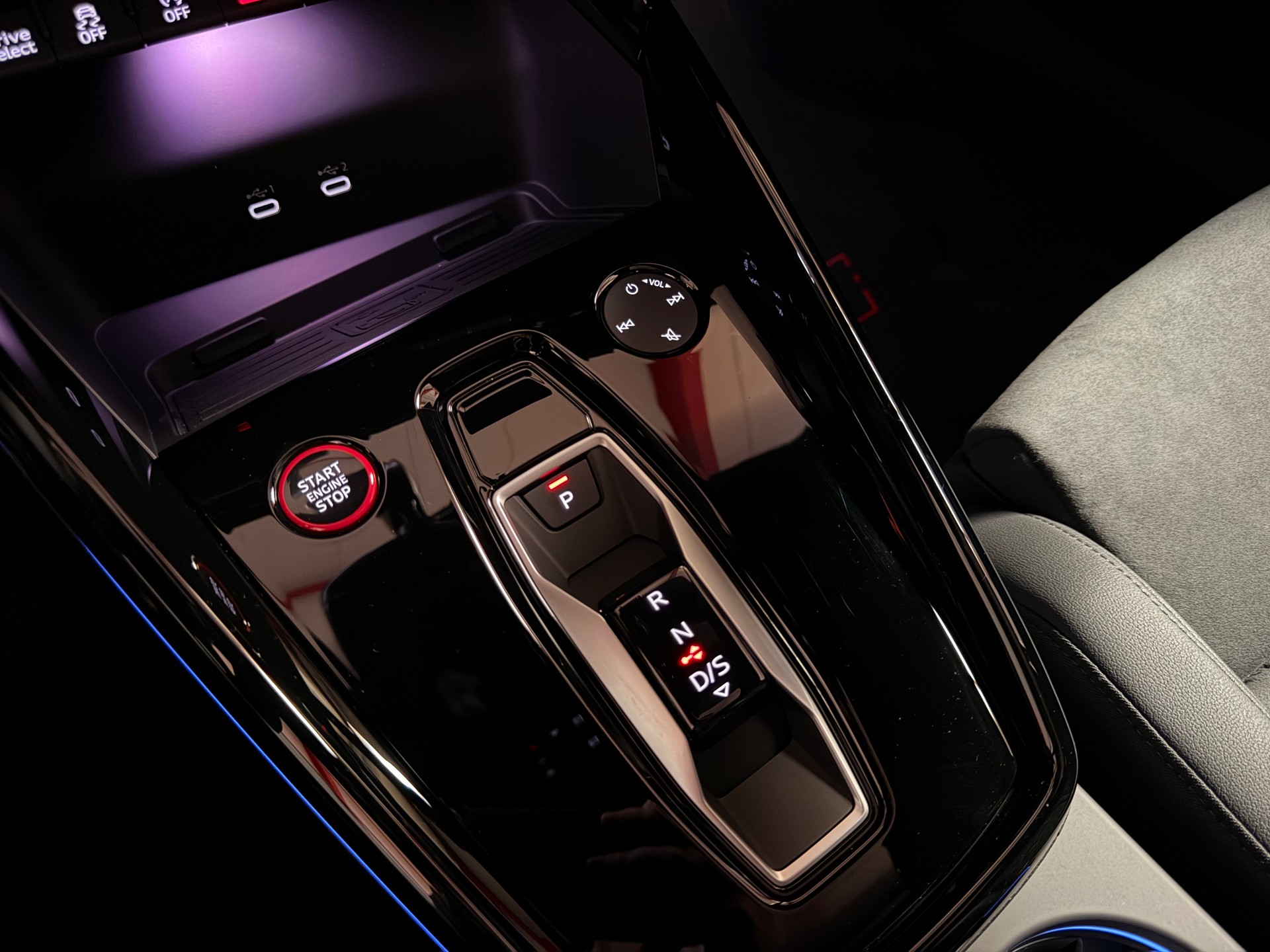 AUDI RS3 Limousine 2.5 TSI quattro S-tronic-image-24
