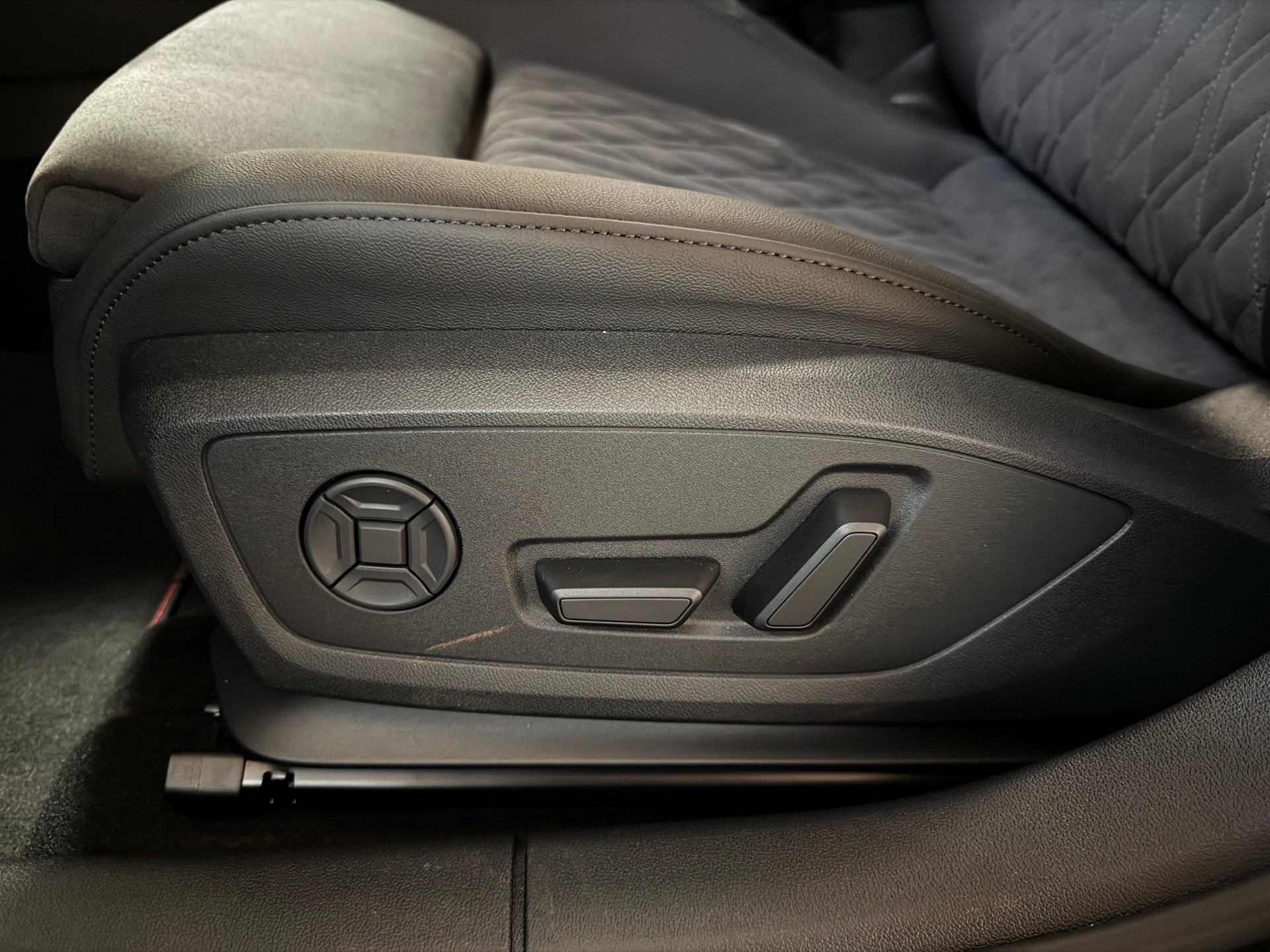 AUDI RS3 Limousine 2.5 TSI quattro S-tronic-image-21