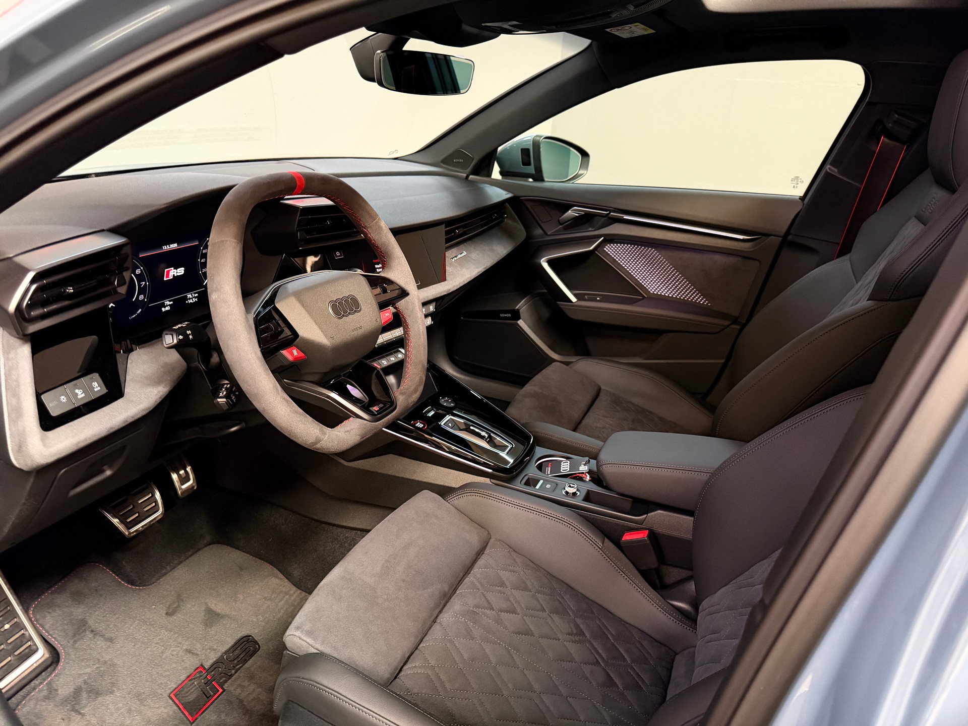 AUDI RS3 Limousine 2.5 TSI quattro S-tronic-image-14
