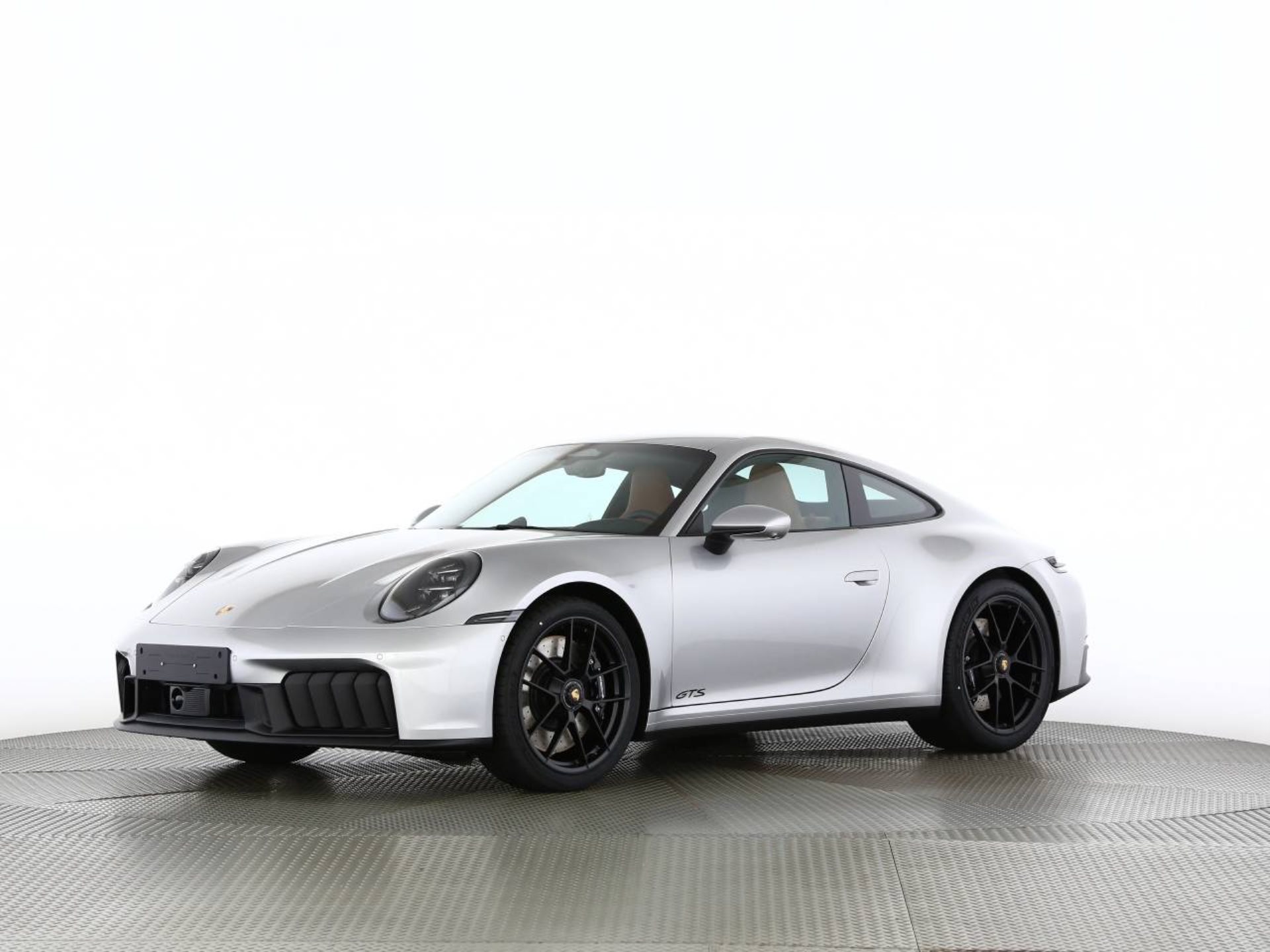 PORSCHE 911 Carrera GTS-image-15