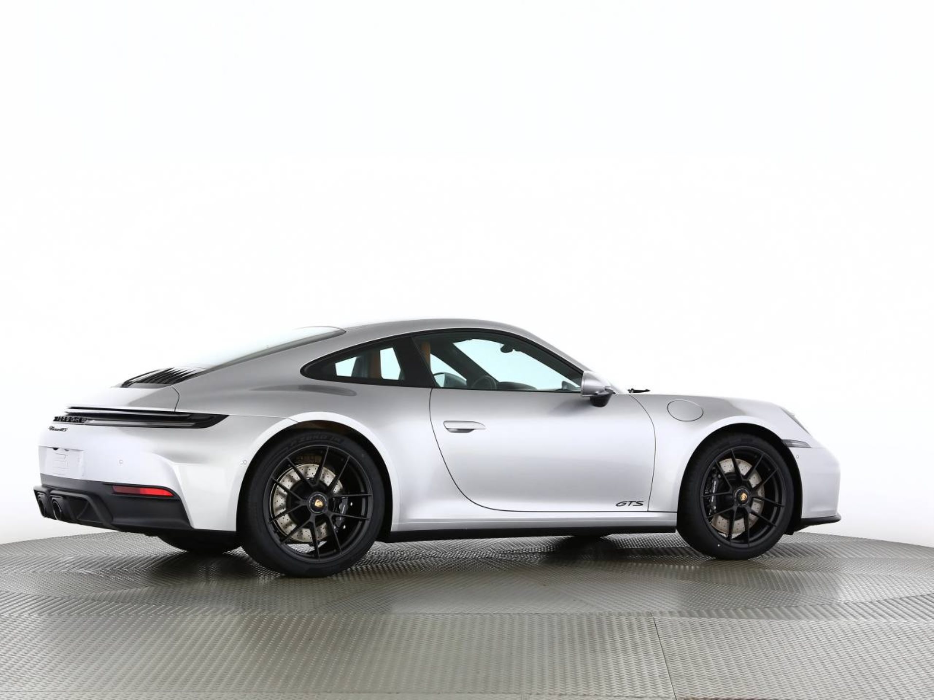 PORSCHE 911 Carrera GTS-image-24