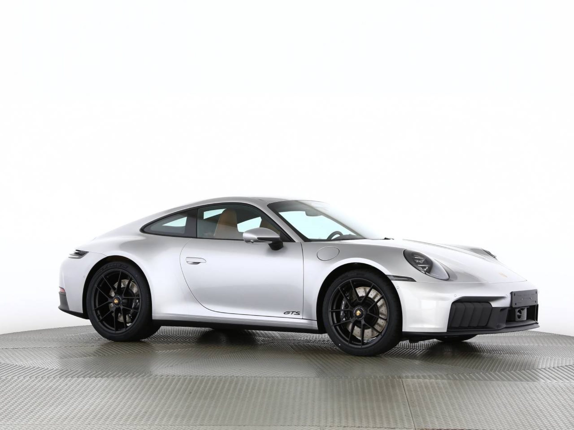 PORSCHE 911 Carrera GTS-image-21