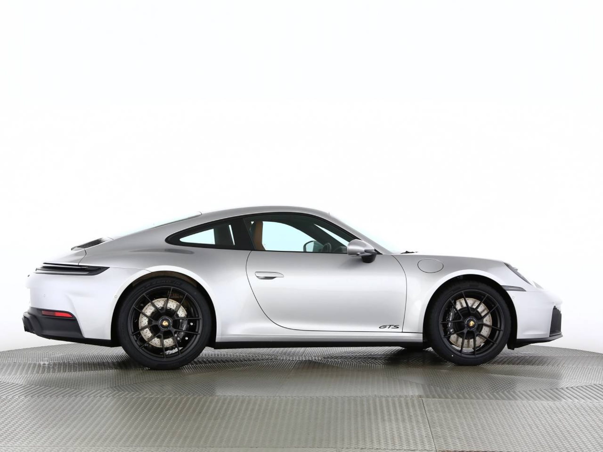 PORSCHE 911 Carrera GTS-image-23