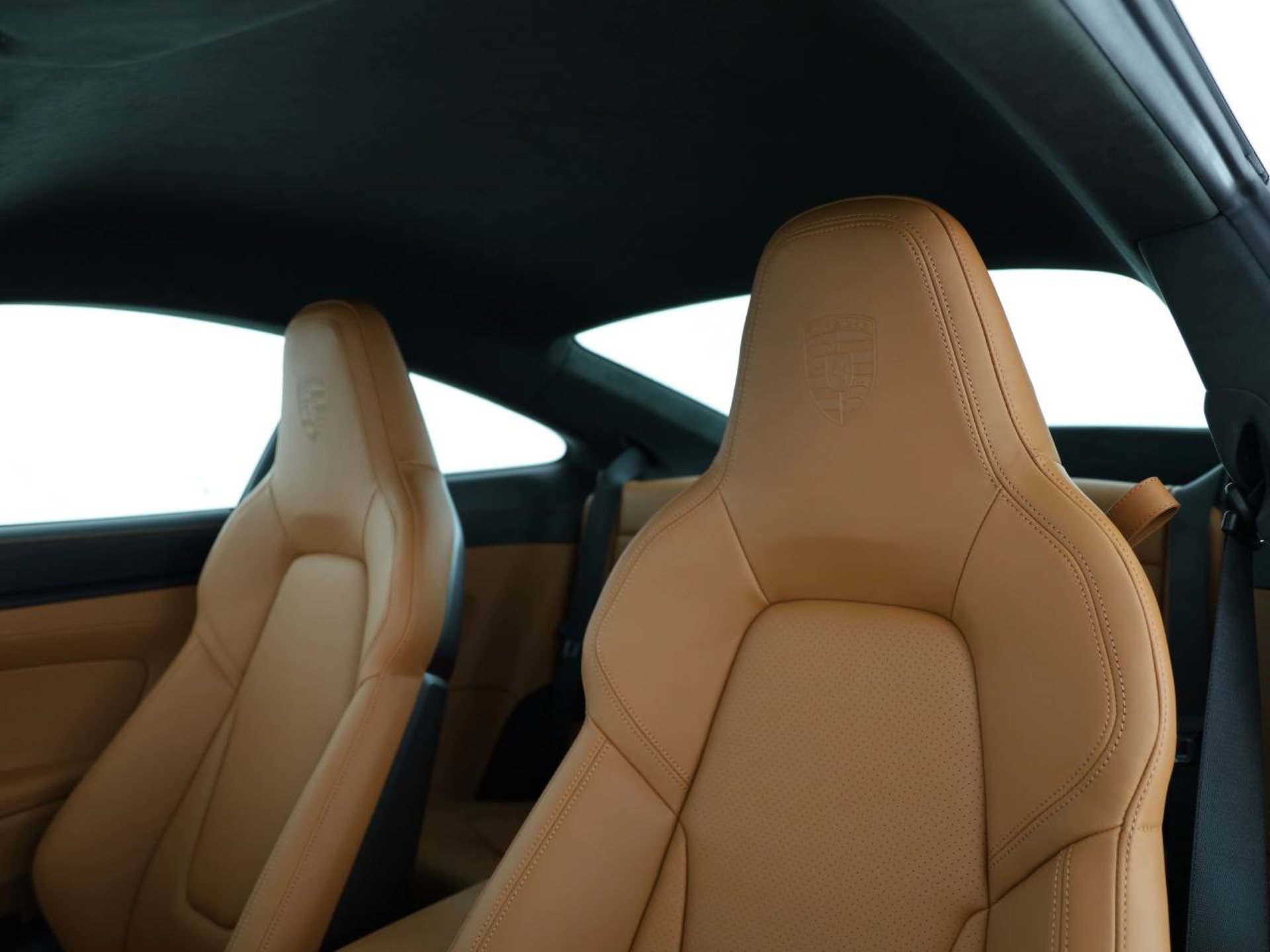 PORSCHE 911 Carrera GTS-image-4