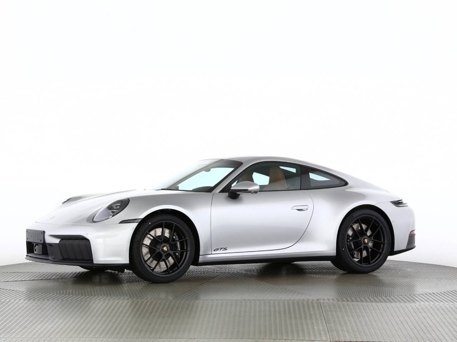 PORSCHE 911 Carrera GTS-image-14
