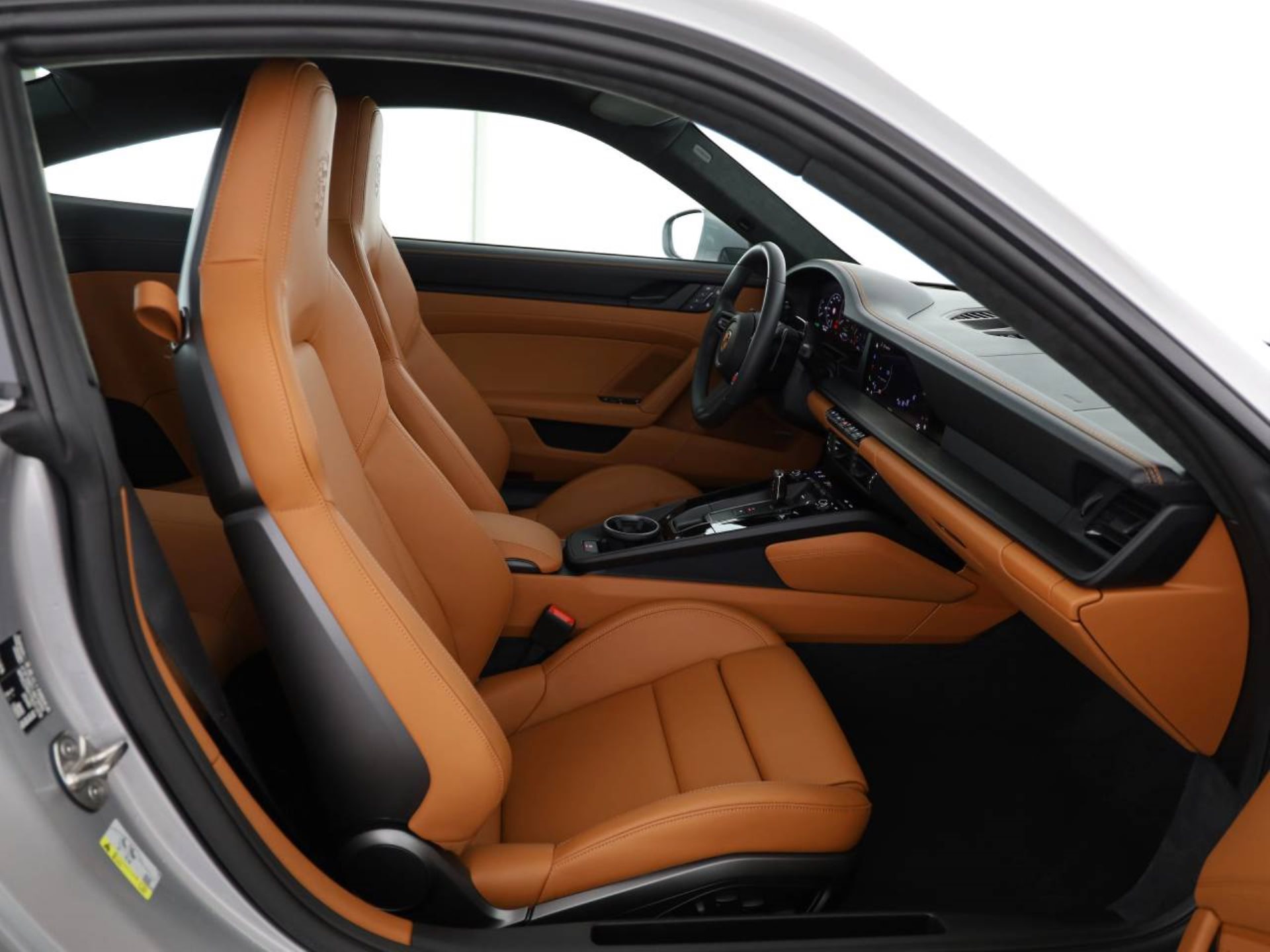 PORSCHE 911 Carrera GTS-image-31