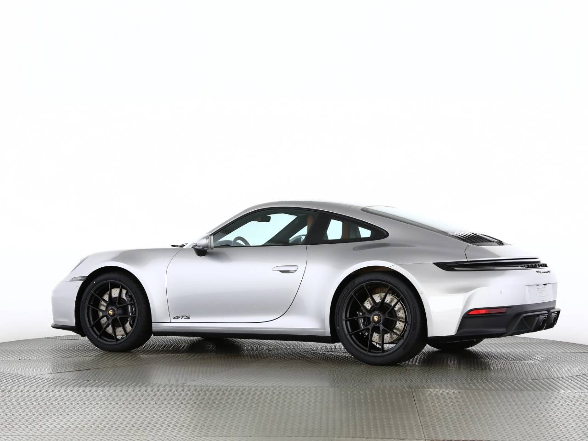 PORSCHE 911 Carrera GTS-image-10